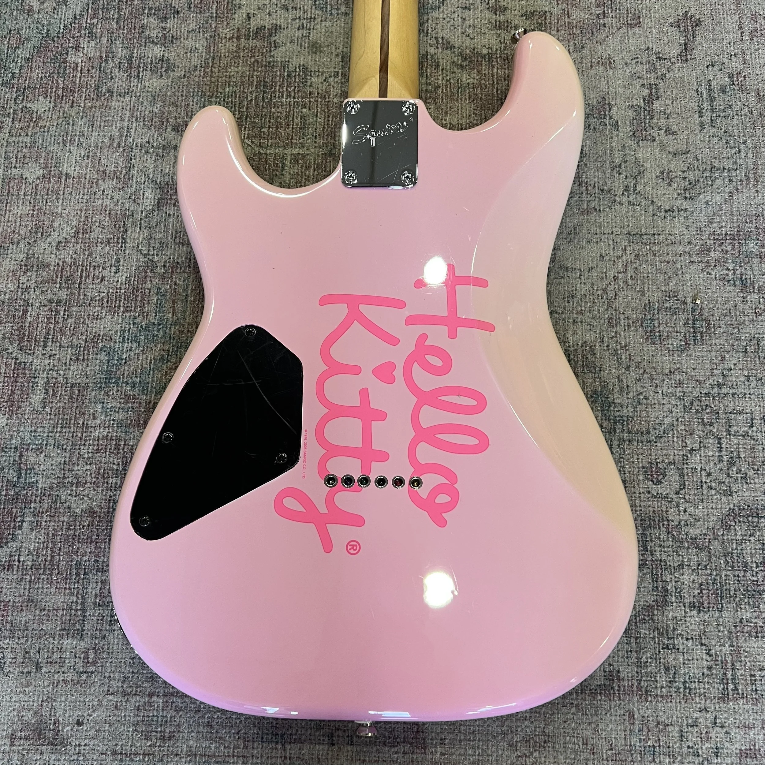 Squier-Stratocaster-AffinitySeries-HellokittyFirstYear2005-Pink-Electric-Guitar-010.jpeg