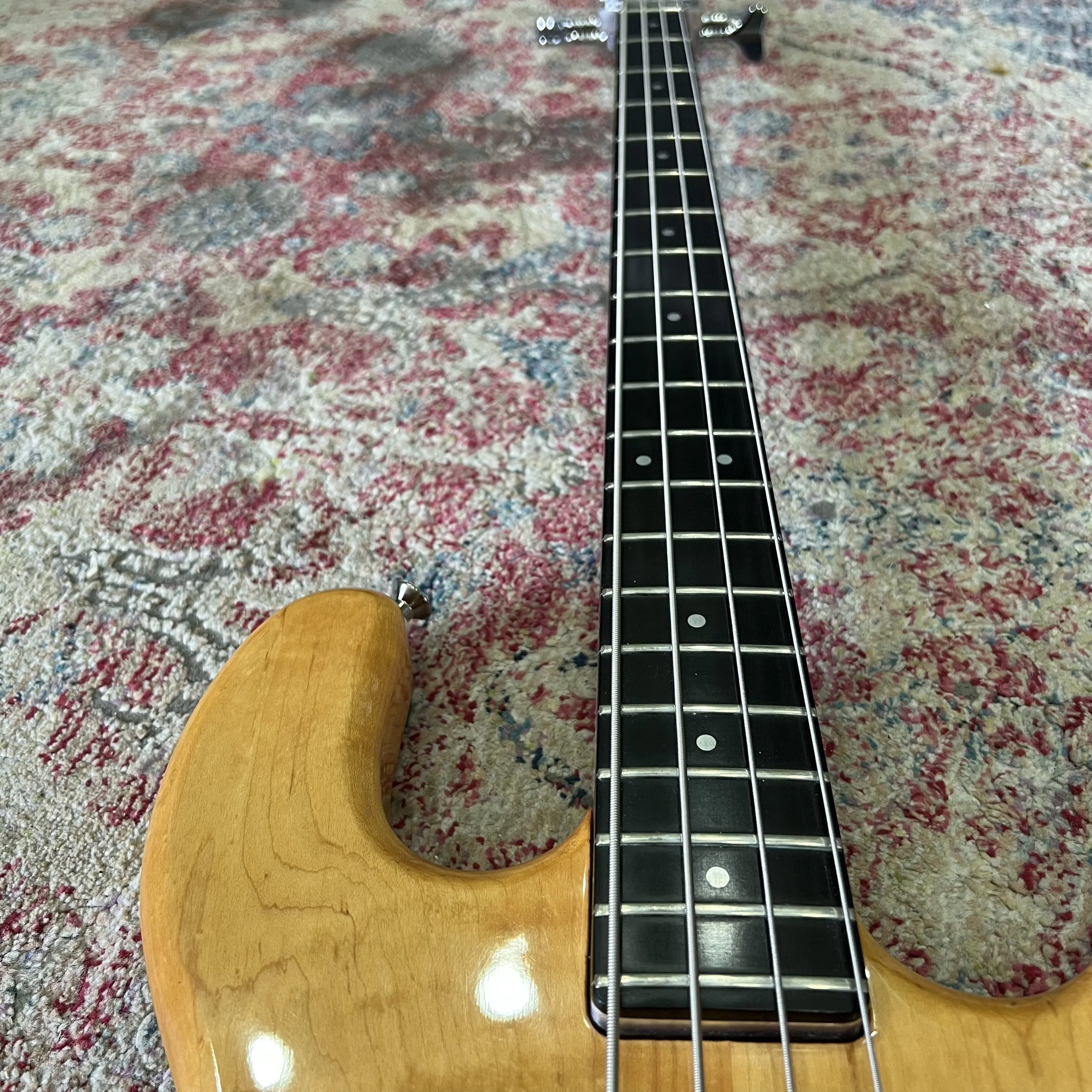 Kramer-Bass-Natural-Wood-Bass-Guitar-08.jpeg