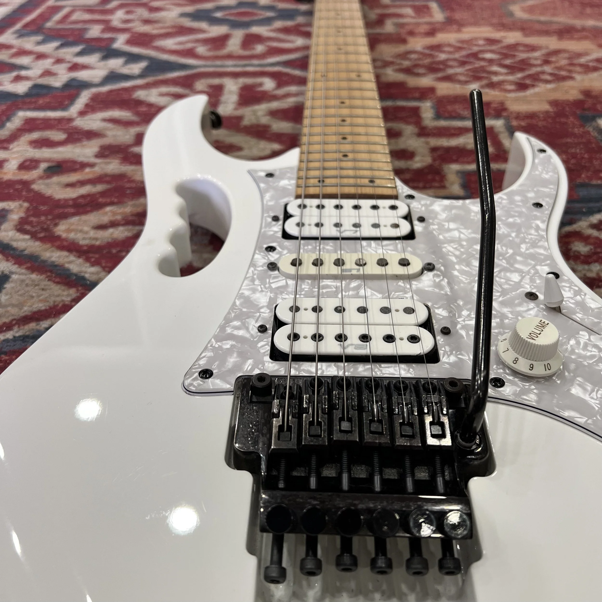 Ibanez-JEM-MIJ-White-08.jpeg