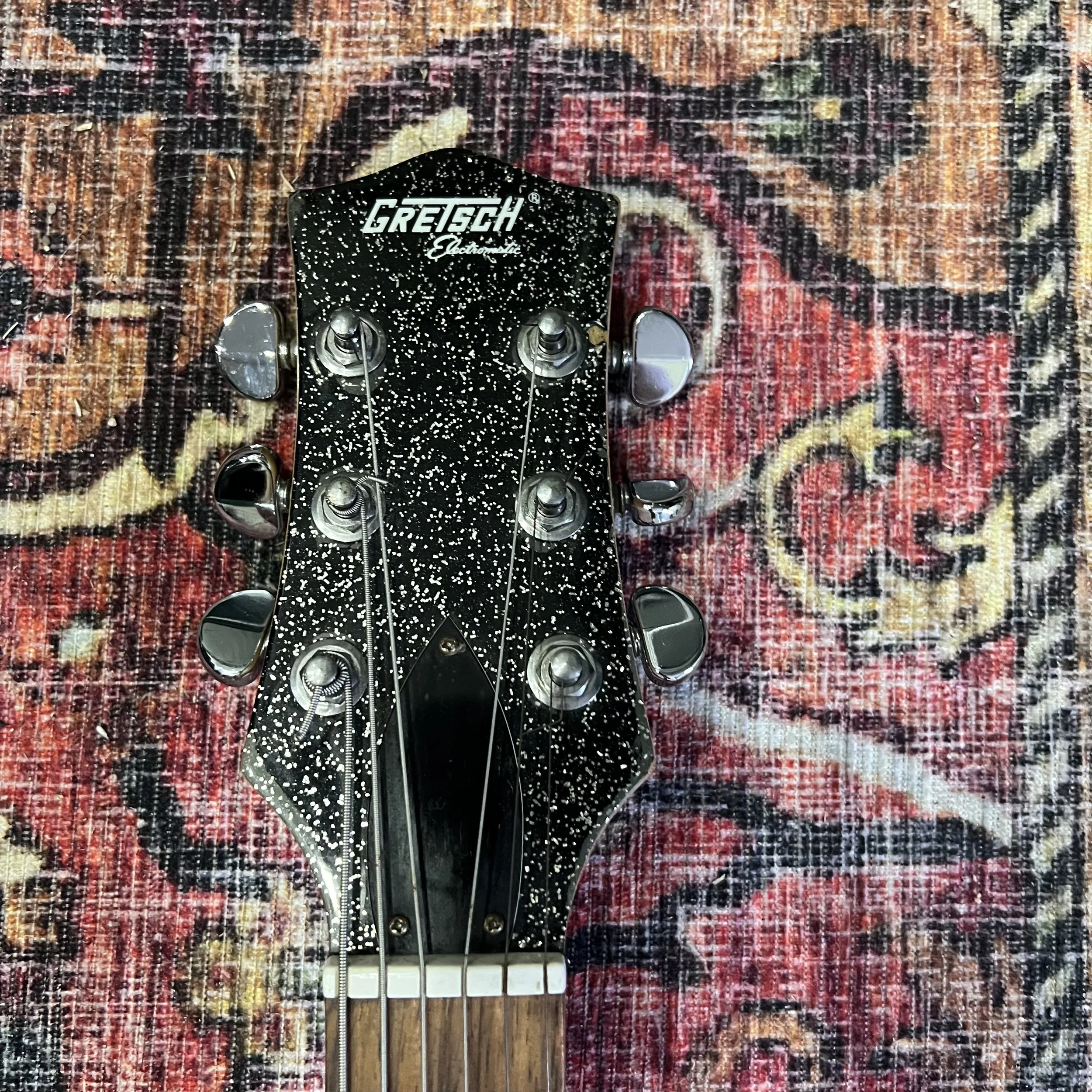 Gretsch-Electromatic-Electric-Guitar-Black-Sparkle-06.jpeg