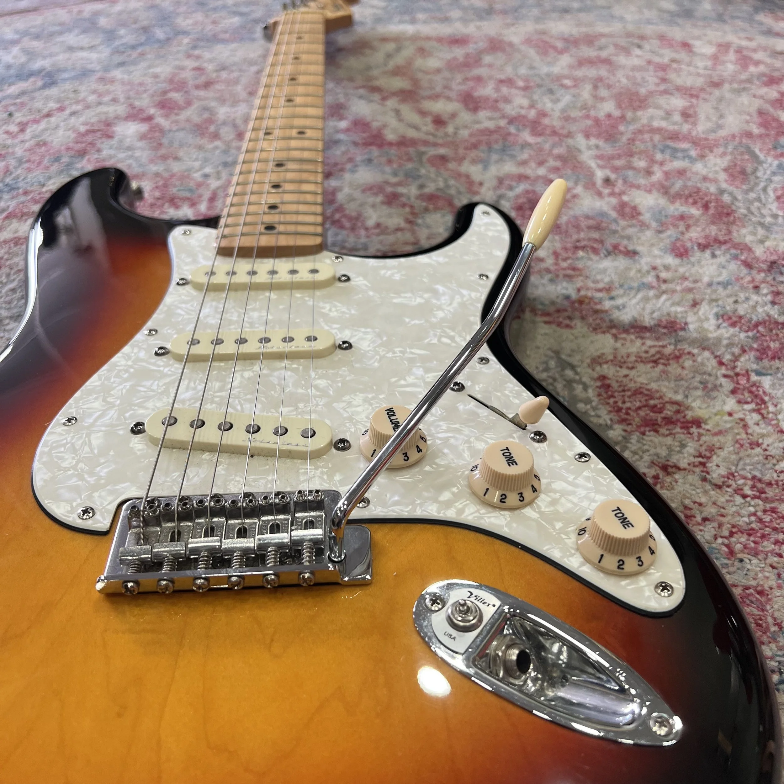 Fender-Stratocaster-MIM-3ToneSunburst-Electric-Guitar-04.jpeg