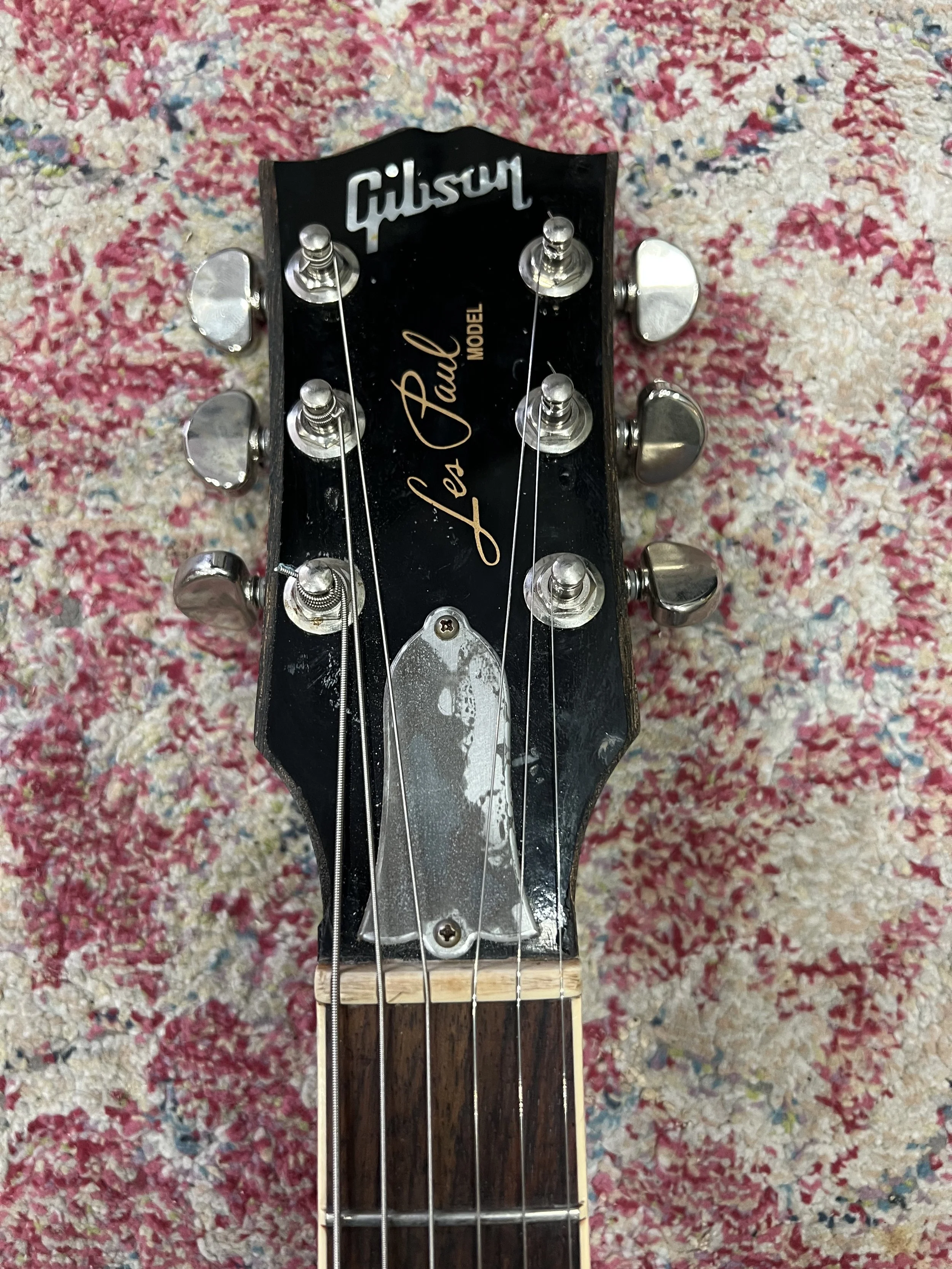 GibsonLesPaulStandardNeilYoungOldBlack Replica_07.jpeg