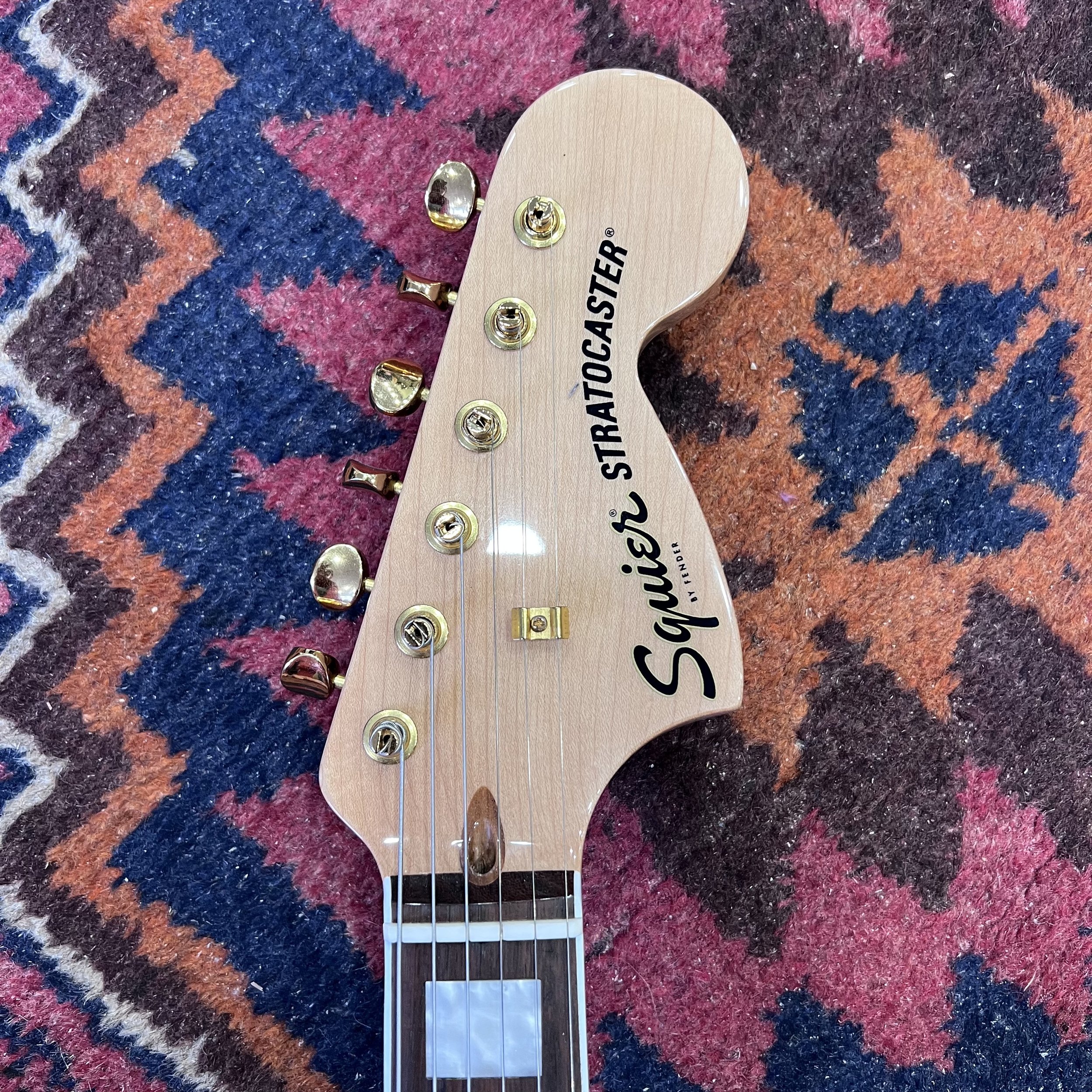 SquierStratocaster40thGold_05.jpeg