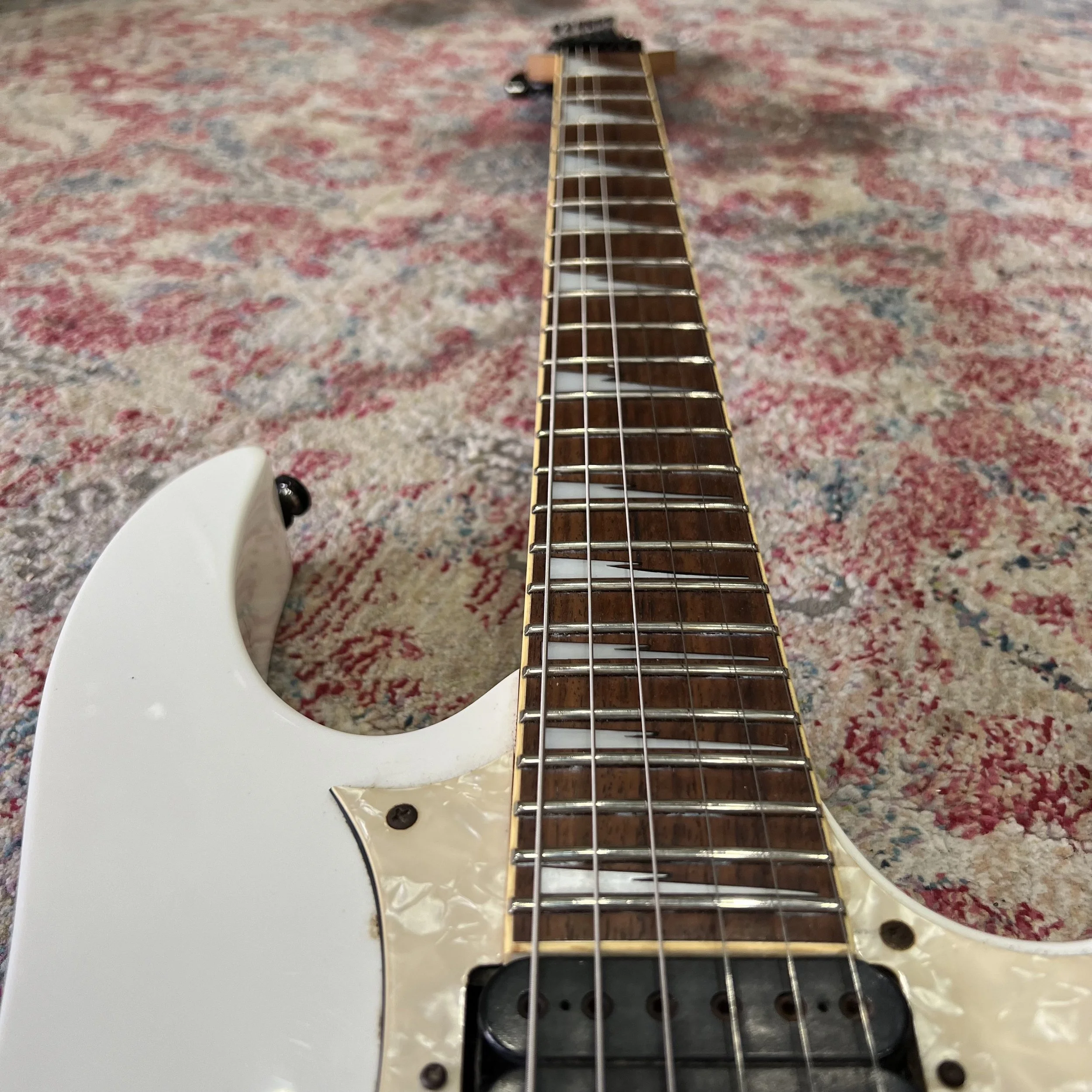 Ibanez-RG350-DXSeries-Guitar-White-05.jpeg