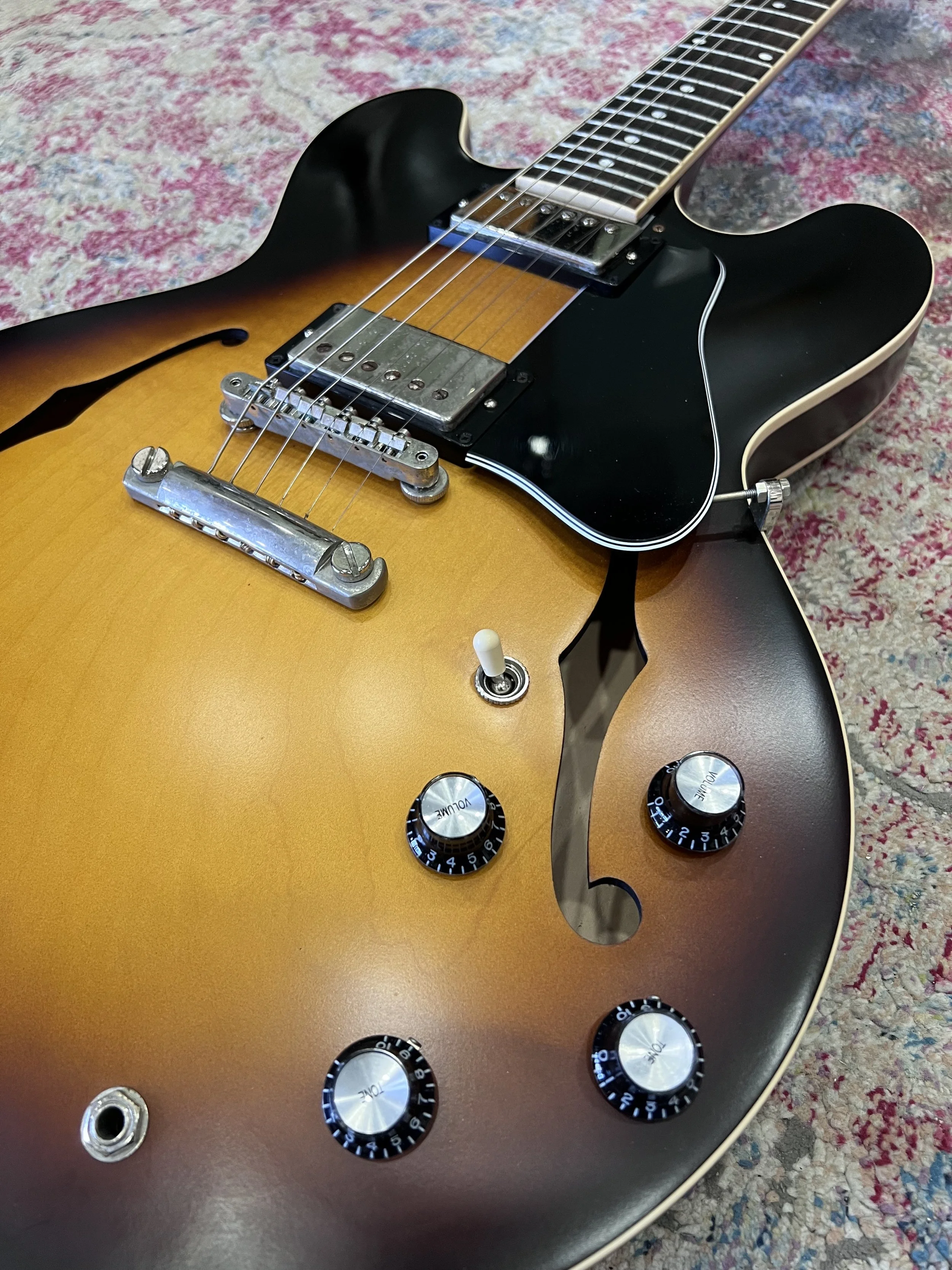 GibsonES335SatinVintageSunburst_06.jpeg