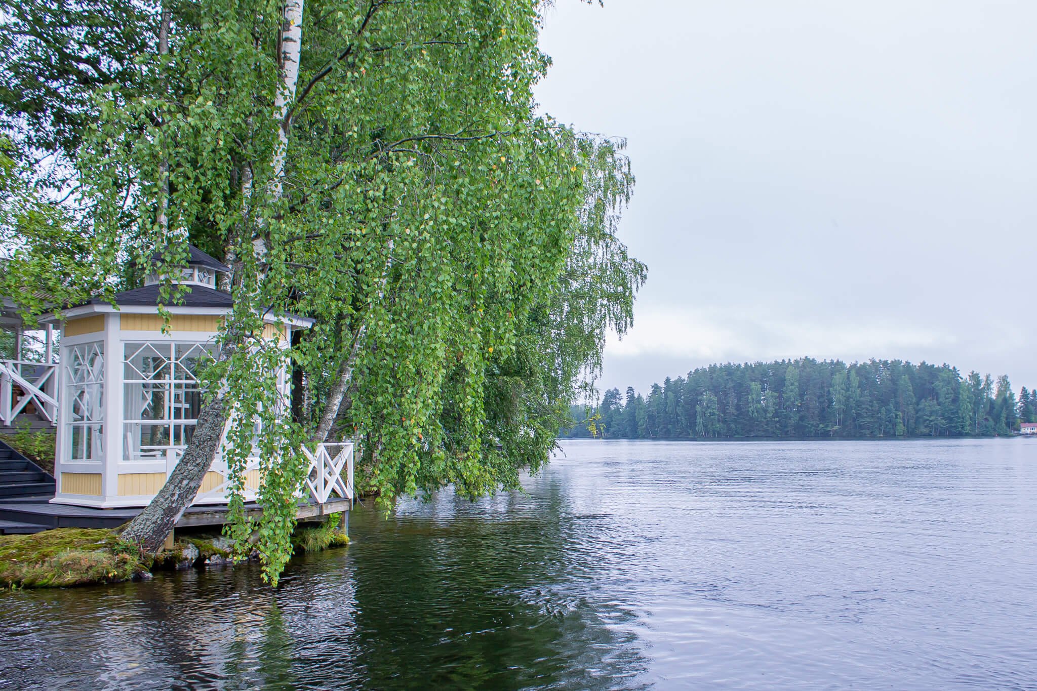 Wonderful accommodation by the water, also offering a smoke sauna and party facilities