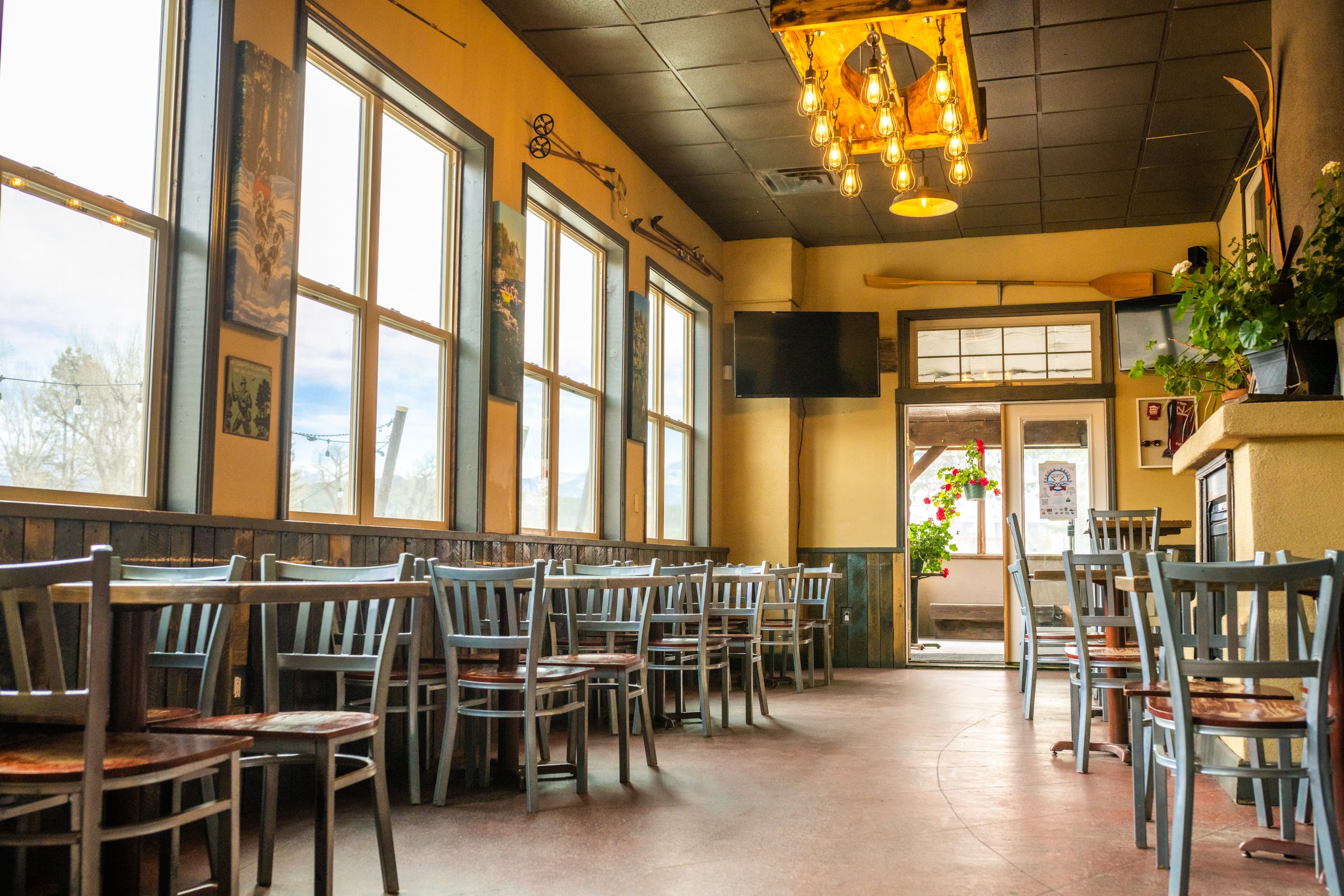 Riff Raff Brewing Main Dining Area