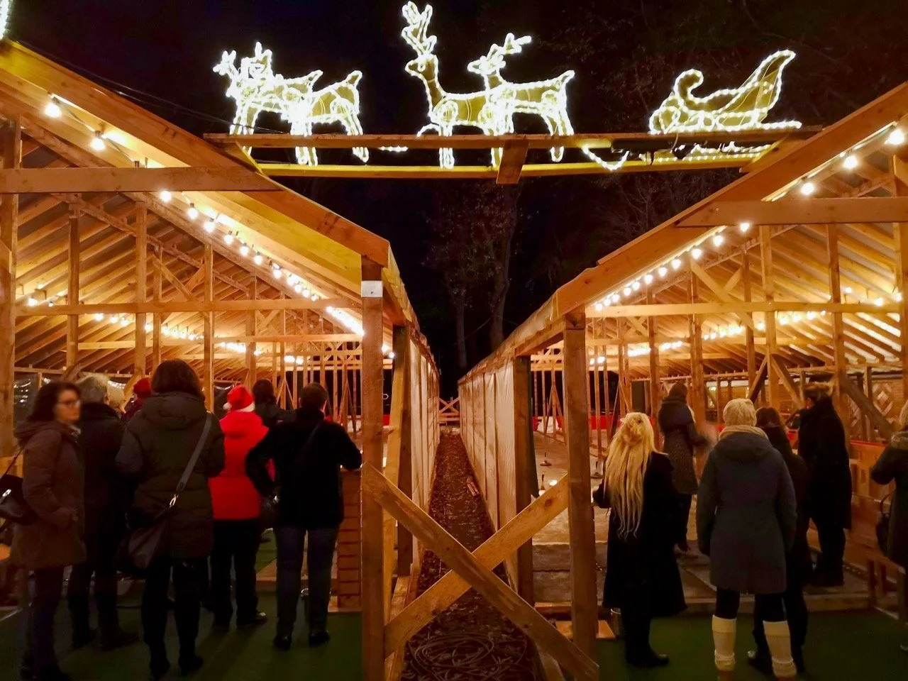 Weihnachtsbuden beim Eisstockschießen Berlin