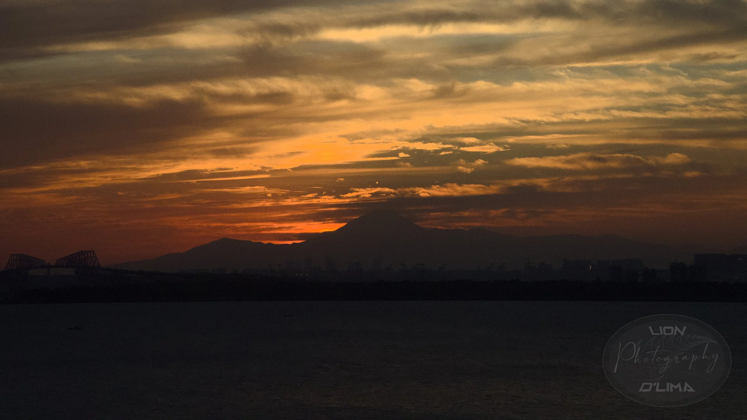 Sunset over Mount Fuji - Tokyo Bay