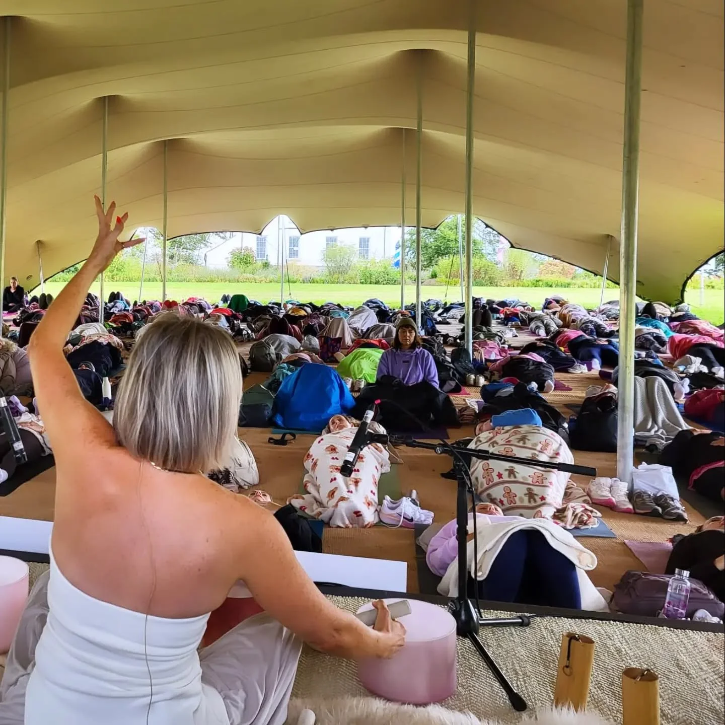 @elevate_fit_fest you have my heart 💛

Every year I drive down to @shanballyhouse in Tipperary and I can just feel it, I know the energy is going to be next level. There is something in the soil, the people and the bowls that make the energy, the bo