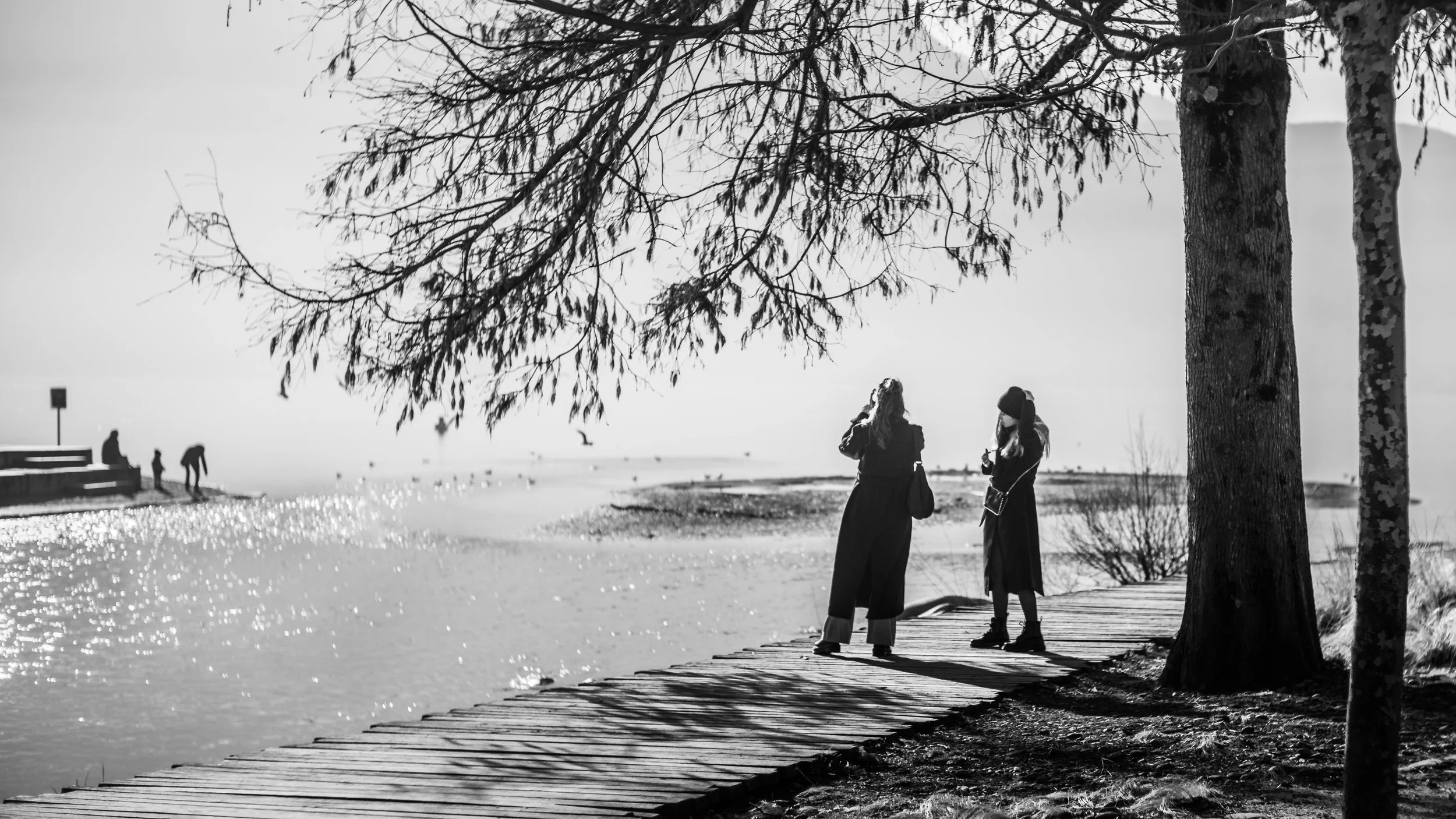 Street photography scene by the lake in Lugano by Alberto Magaglio