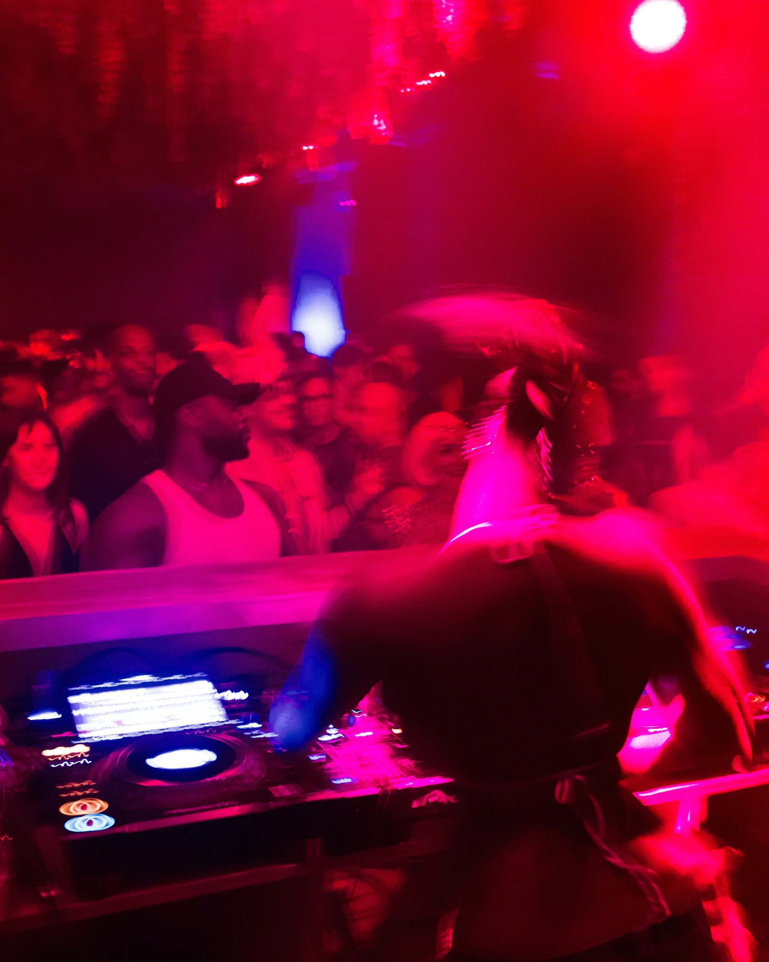 Ultramaroon_4.8.26_NYC_RolandFitz-39.jpg