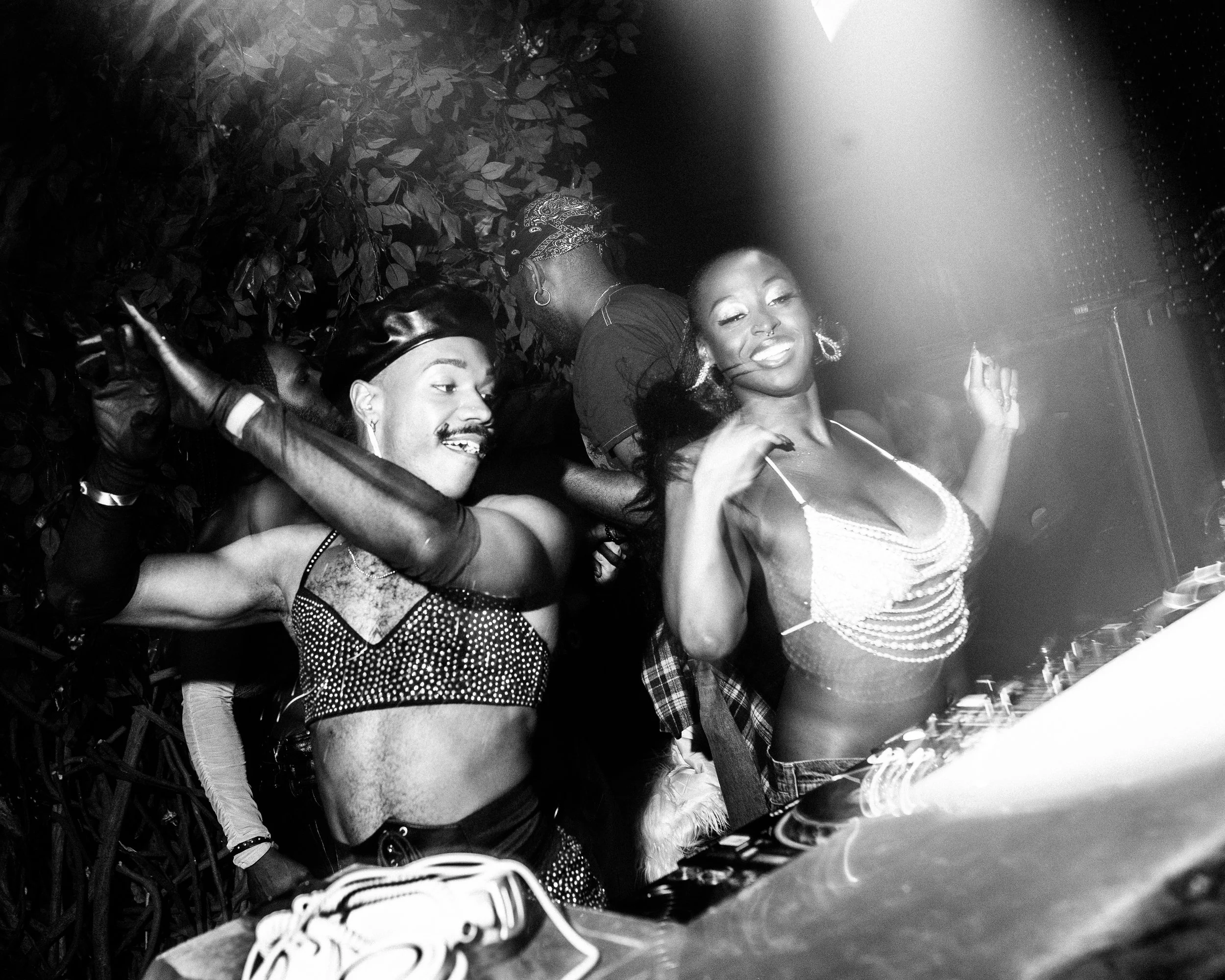 Ultramaroon_4.8.26_NYC_RolandFitz-70.jpg