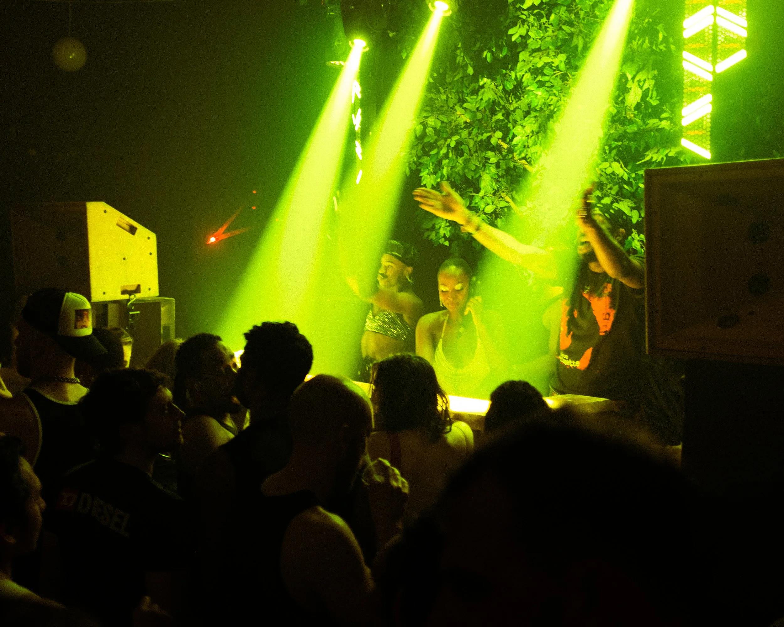 Ultramaroon_4.8.26_NYC_RolandFitz-81.jpg
