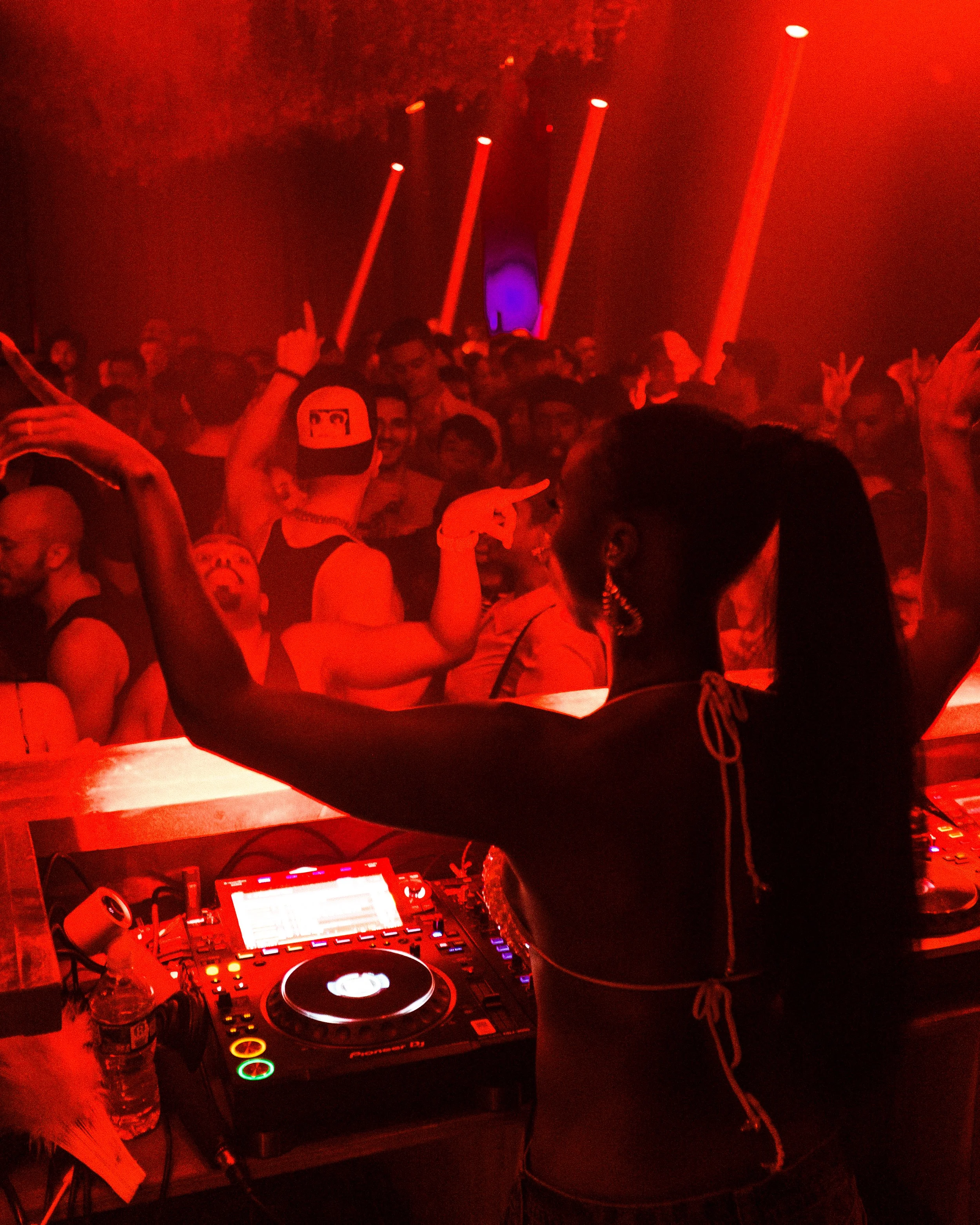 Ultramaroon_4.8.26_NYC_RolandFitz-91.jpg