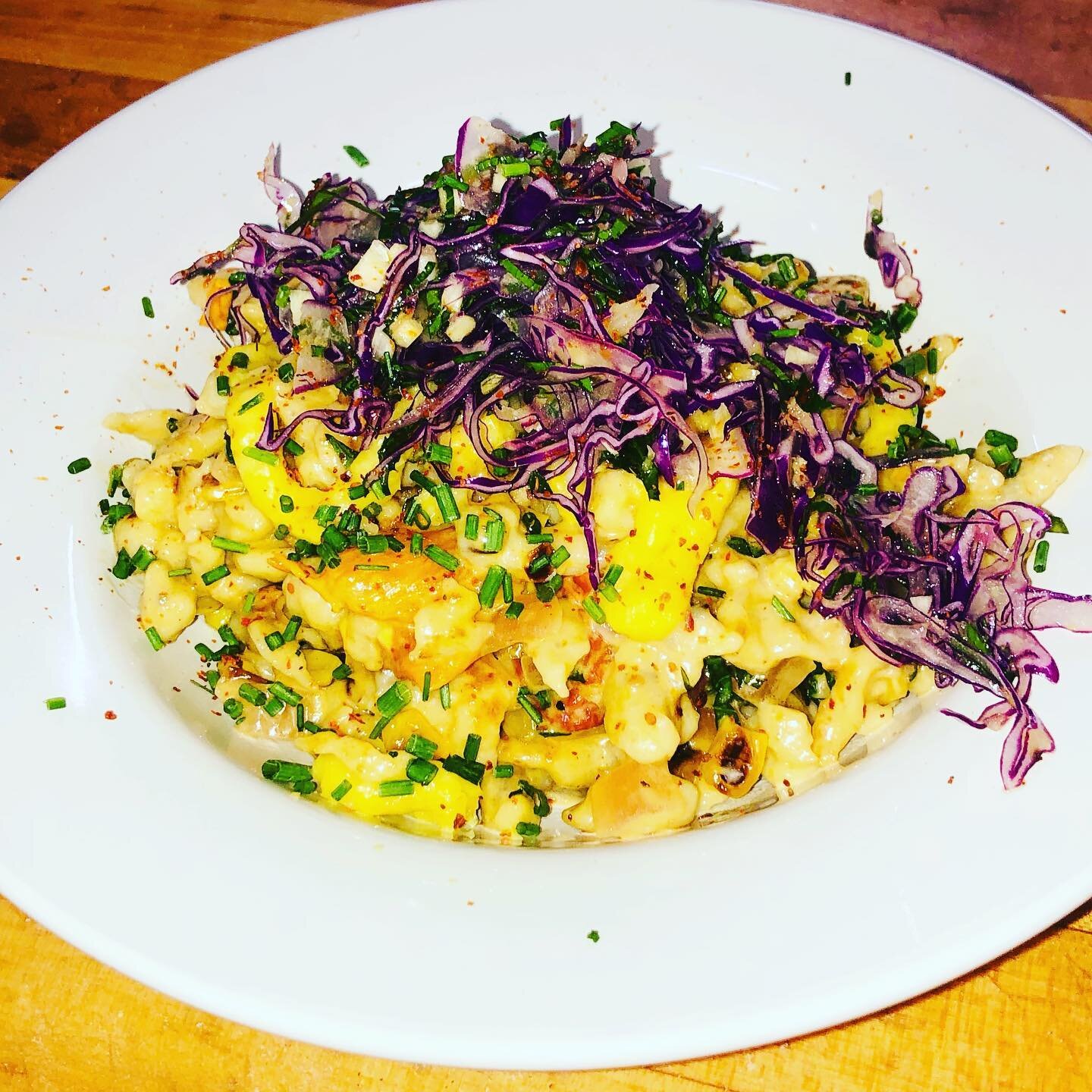 SUMMER SPAETZLE SPECIAL!! Sweet corn, cherry tomatoes, red cabbage gremolata all on top of our crazy delicious handmade noodles!! Come get some, we&rsquo;re open 8-1!!!
 #noodles#spaetzle#pdxnoodles#pdxfood#pdxfoodie#pdxeater#eaterpdx#montavilla#corn