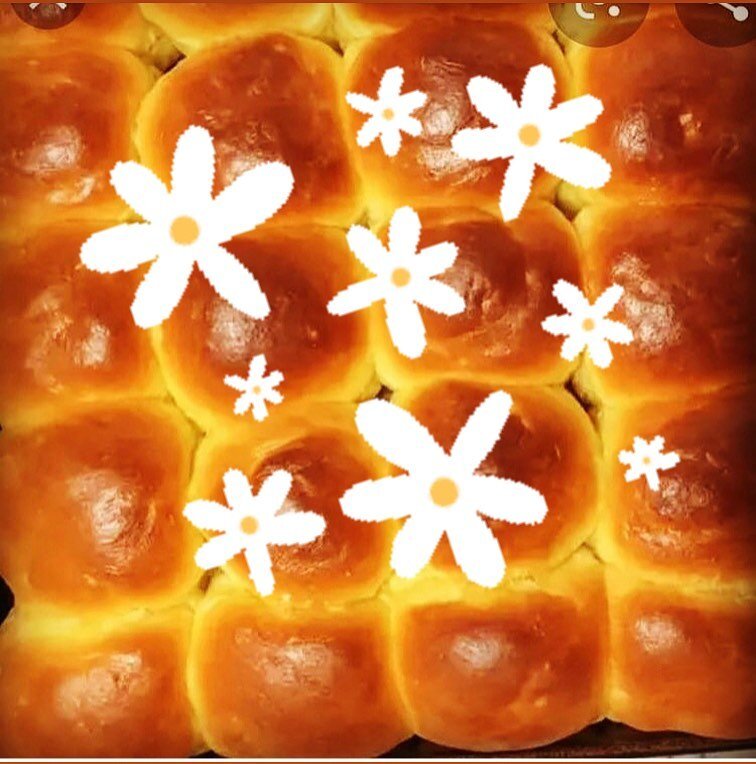 Parker house rolls are available for preorder for Easter!! Delicious buttery house made rolls in packs of 6 or 12, perfect for your holiday gathering!! It&rsquo;s $6 for a half dozen and $10 for a dozen, submit your orders at orders@fressenartisanbak