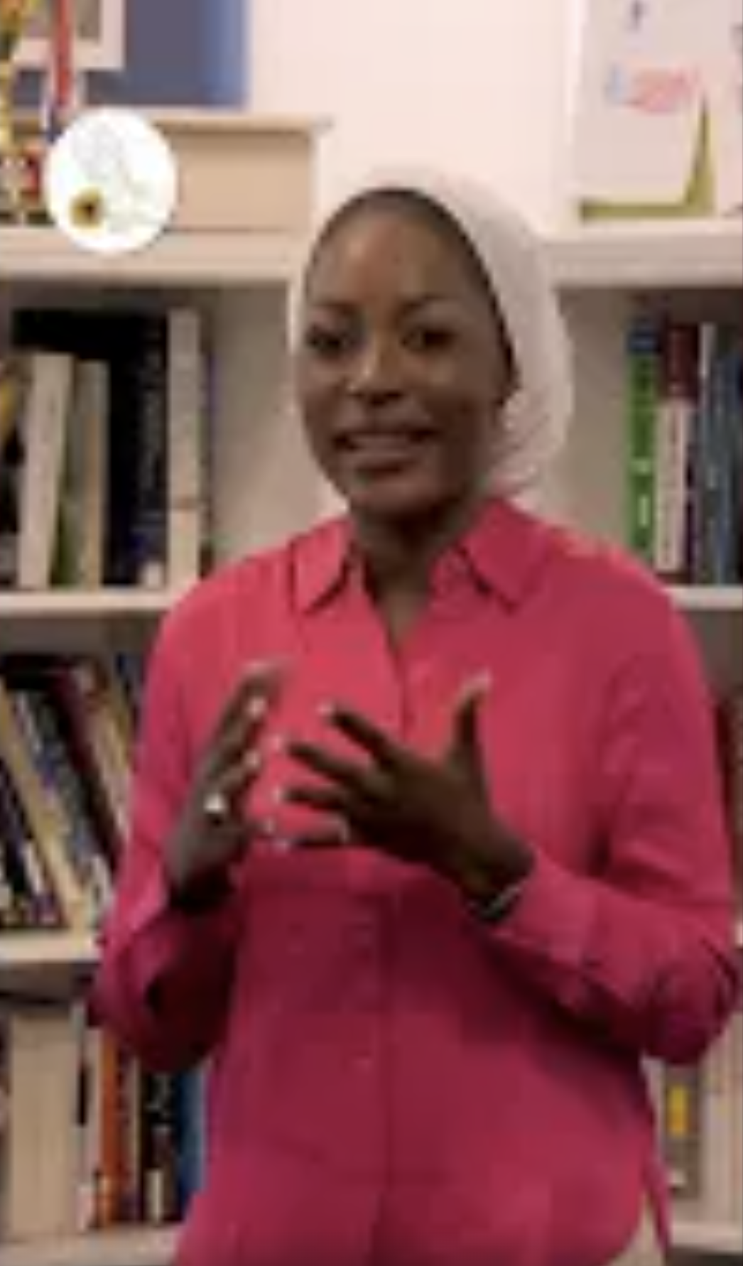 Bourse Jackie teaching Public-speaking at the US Embassy in Mali