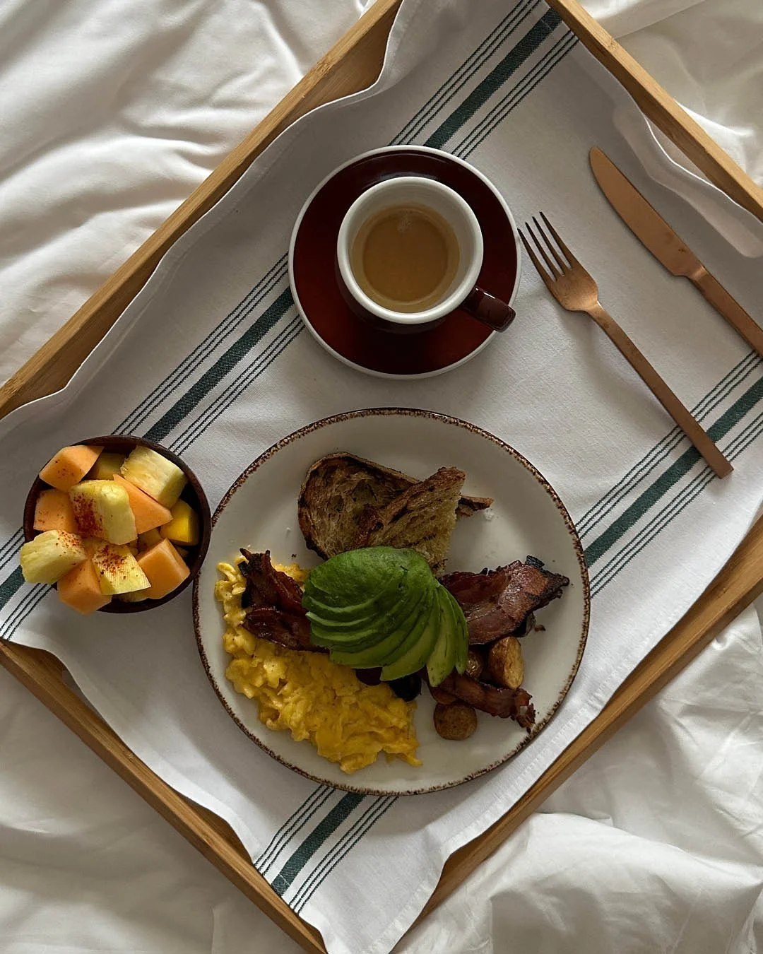 How to enjoy breakfast in bed like a pro in just 2 steps when you stay at @silverlakepoolandinn!⁠
⁠
Step 1: Fill out the in-room dining card, and hang it outside of your room by midnight (optional: you can also scan the in-room QR code to place an or