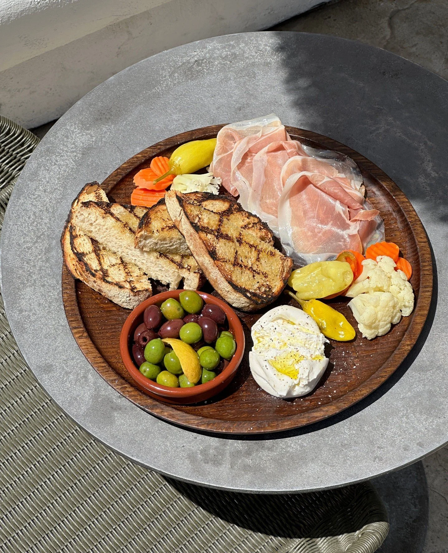 Everyone loves a meat and cheese board ⁠🧀⁠
Best for sharing... or as an afternoon snack for yourself. Available on our Lunch and Dinner menu daily.