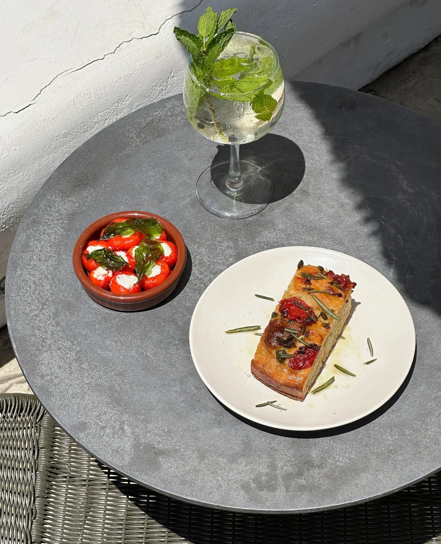 HOUSE MADE FOCACCIA 🤤⁠
with flavors of olive oil, fried rosemary, and confit tomatoes⁠
Italian summer starts now.
