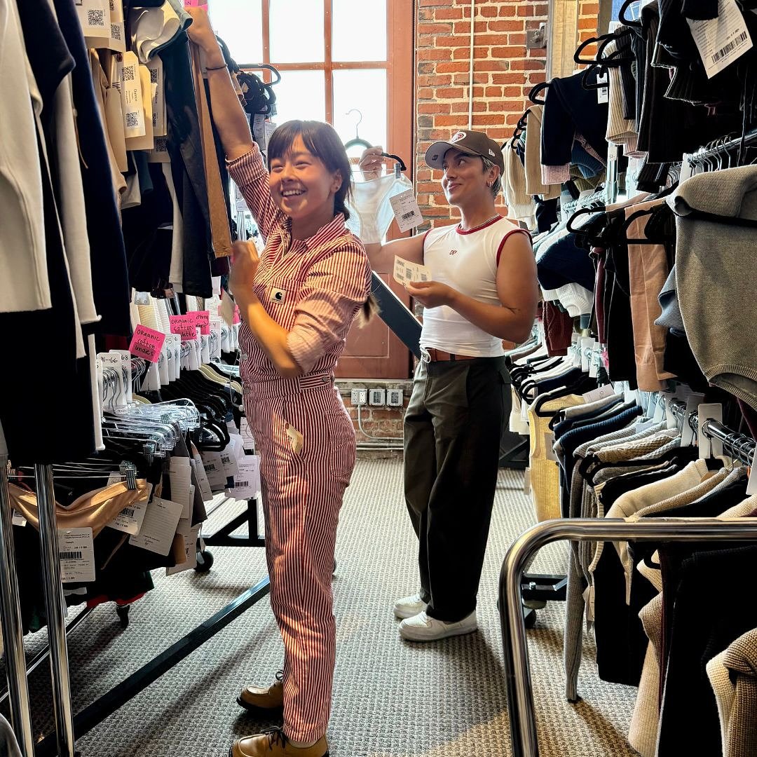 It&rsquo;s always a good day when we get to see a LuLu crew doing what they do best. Here&rsquo;s a peek behind the scenes at @onequince ince. 👀

A huge shoutout to our incredible assistant Nina Sawant (@_ninauiu_), and a big welcome to some of the 