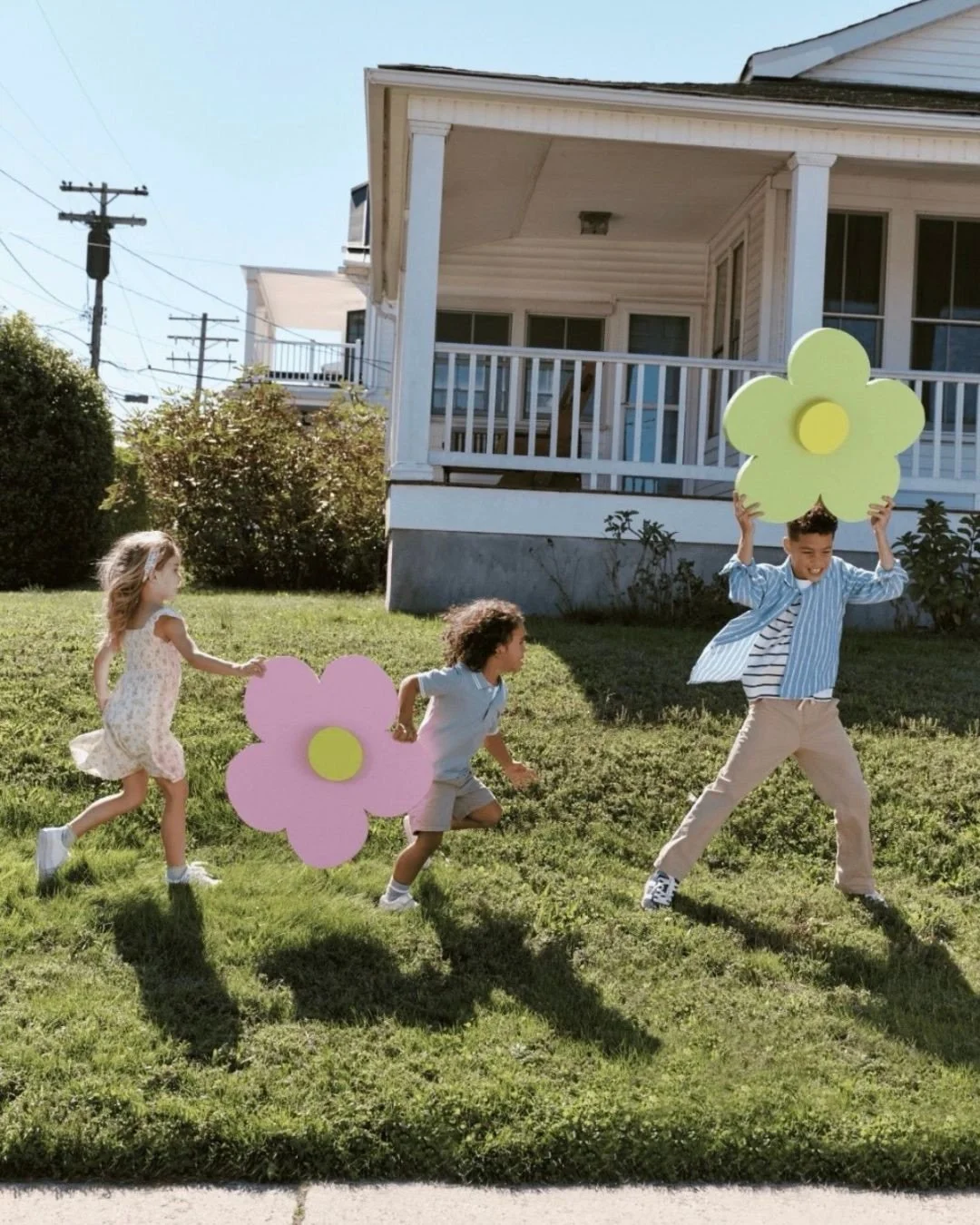 The shot vs. the setup 🪄

Swipe to see what it actually takes to get three kids running in the same direction! Huge shoutout to kid wrangler Tracie Marquez (@tracie_wrangler) for herding the magic behind the scenes at this on-location shoot for @chi