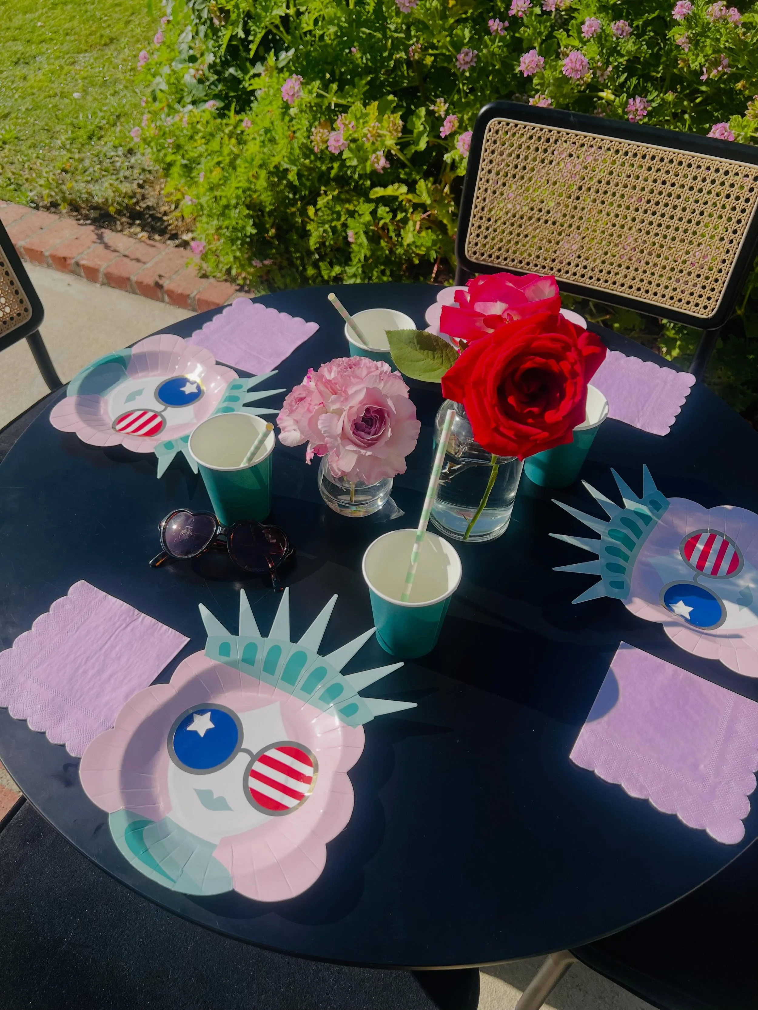 YOUR GO-TO LOOK FOR ALL THE PATRIOTIC HOLIDAYS THIS SUMMER

We love to mix paper products in a way that is unexpected &hellip; keeps our guests on their toes. Comment LIBERTY in the chat if you want links to all these party paper favorites our table 