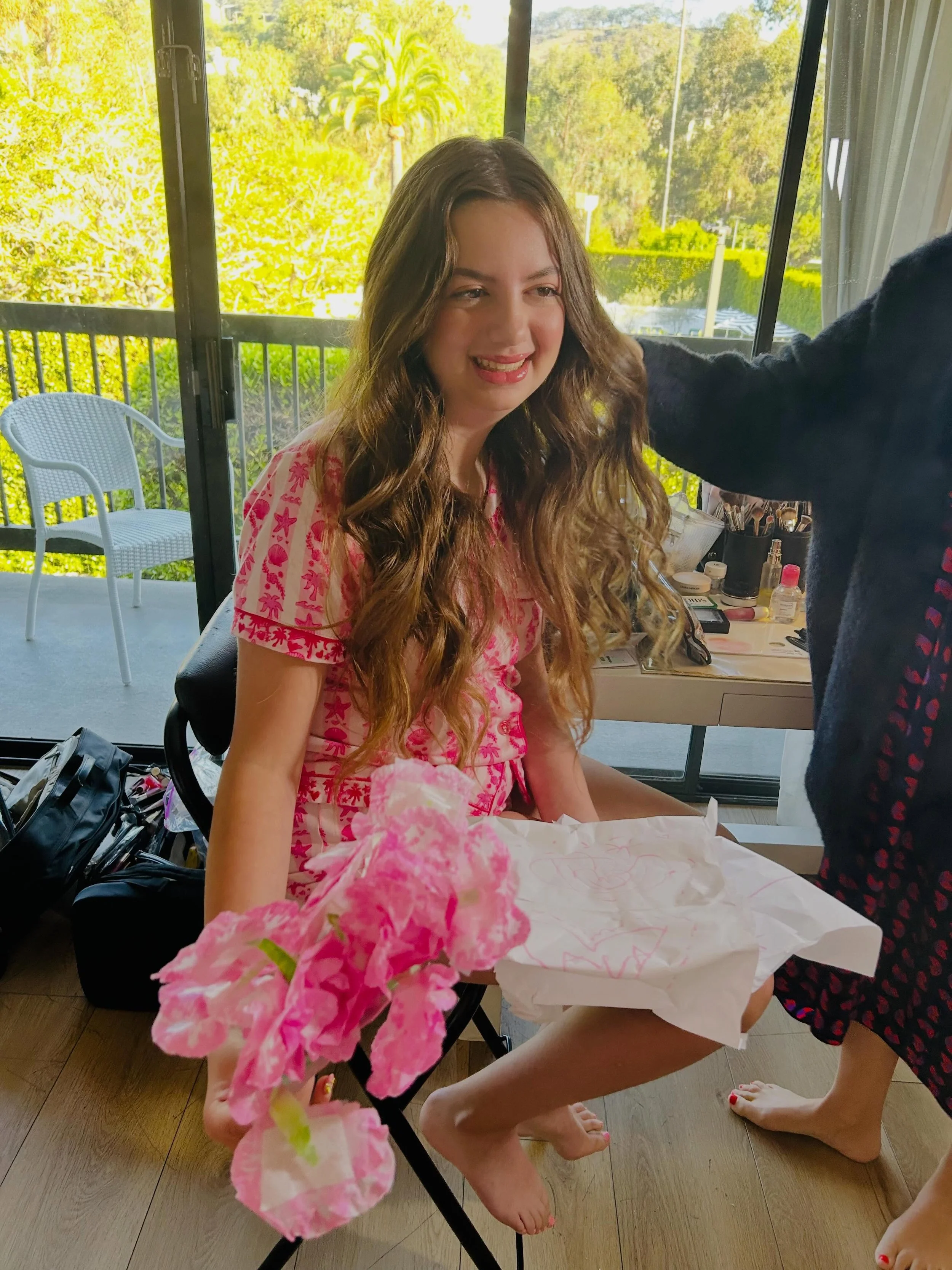 GRWU 👯🏻&zwj;♀️💄

A bts look at the morning before Ava&rsquo;s Bat Mitzvah service. Huge shout out to @sara_lipetz for our beyond perfect day to evening make-up and mermaid curls and to the @luxesunsetboulevardhotel for the space to get ready! Scro