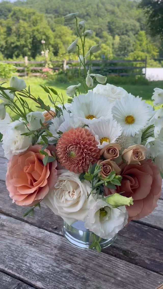 “Absolutely blown away by your flowers. Thank you so much. One of my favorite parts of our wedding.”
I get to create your wedding flowers, and it is such an honor!