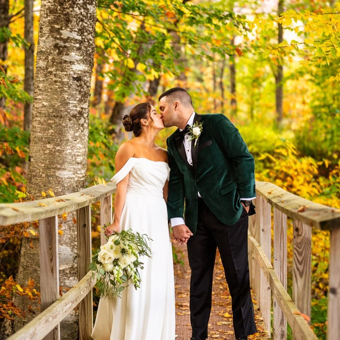 We loved creating florals to compliment peak foliage at Killington. Late September in Vermont made a stunning backdrop for L &amp; T as they celebrated their love with friends and family. 

Venue: @killingtonmtn 
Photographer: @gabriellestowephotogra