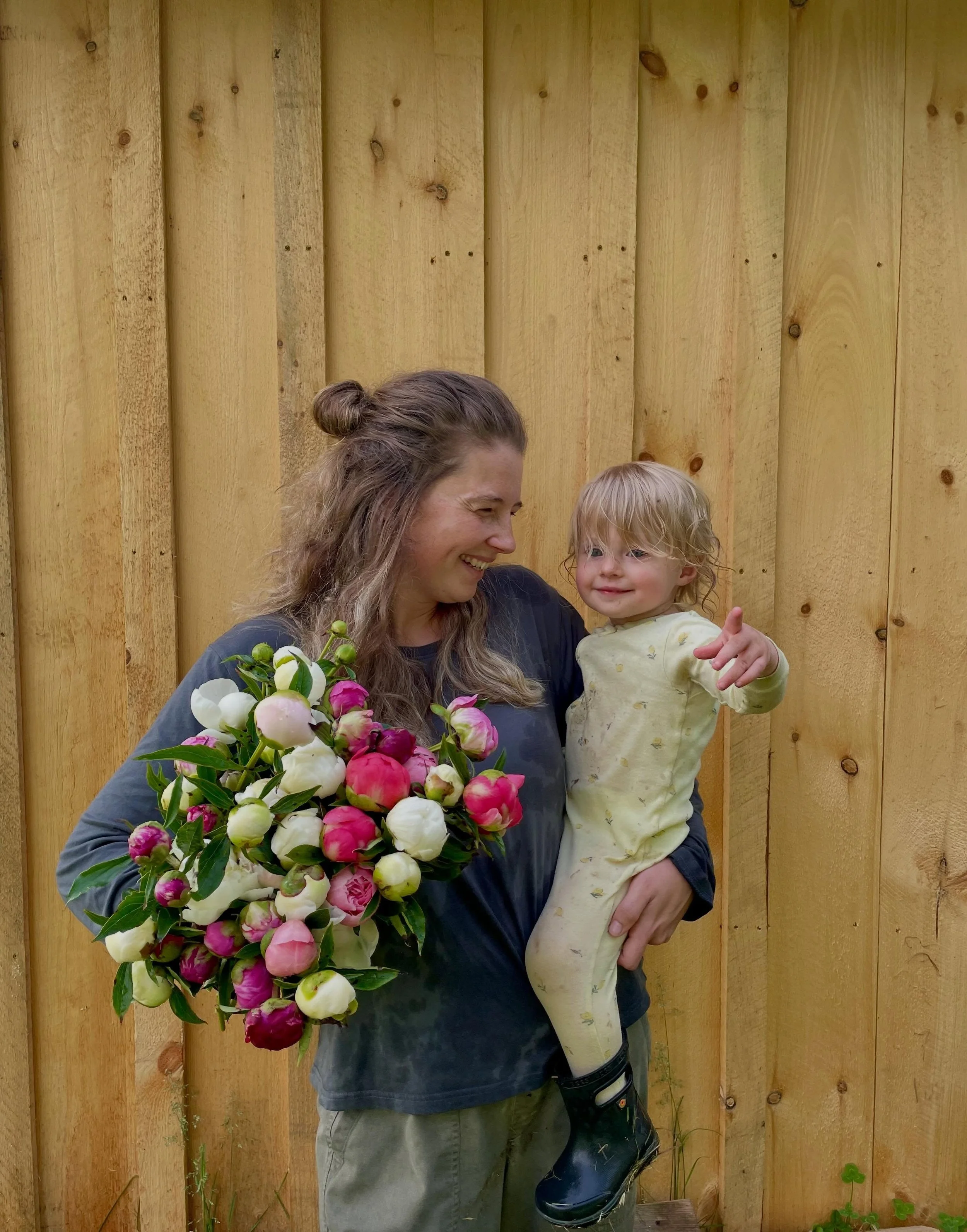Peony season is suddenly in full swing, and it goes by too quickly. Come get yours all weekend in the flower stand, or at Black Cap locations on Saturday! 🌸