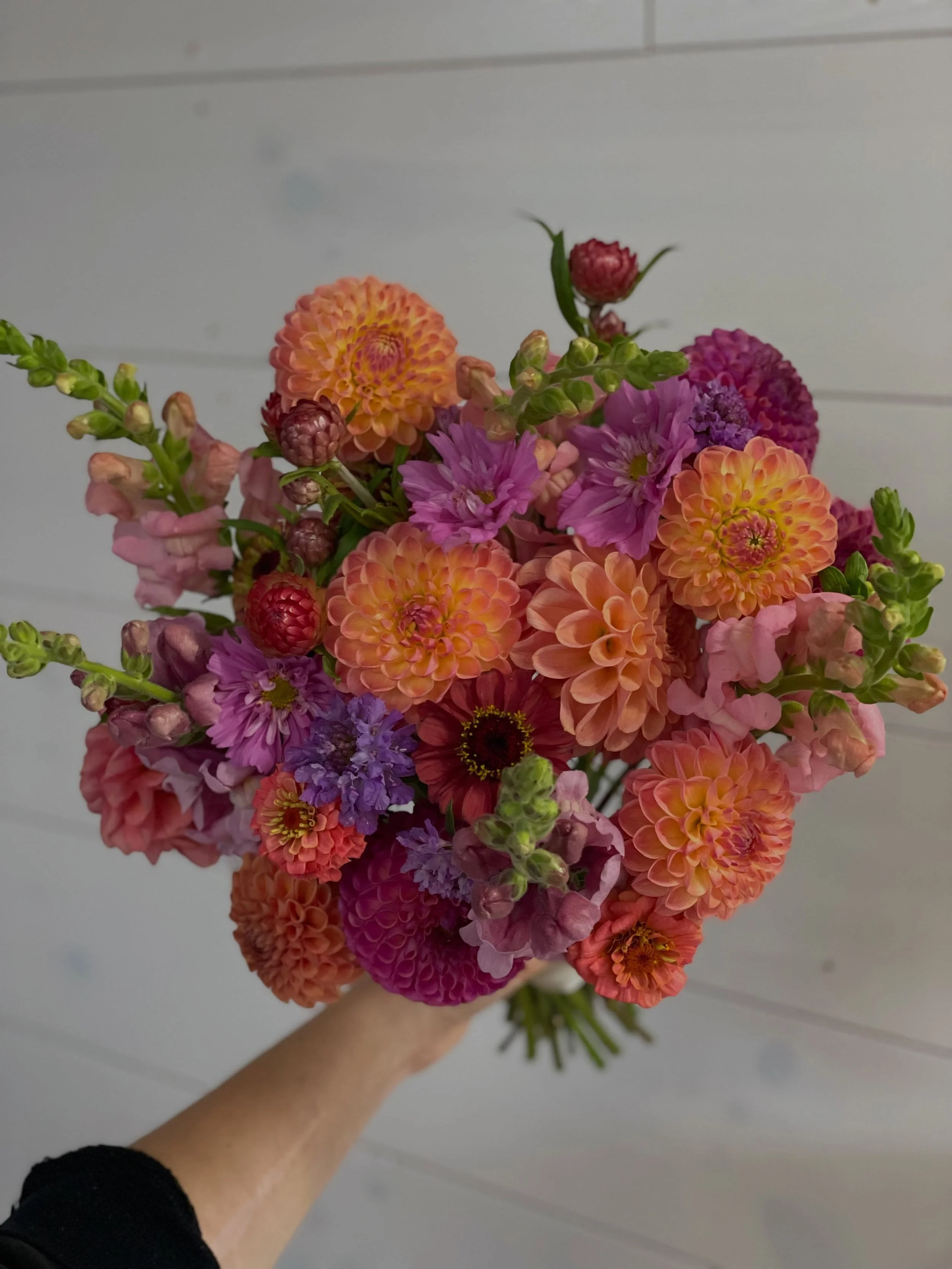 One of the last weddings for our season this past weekend. Every stem grown in Vermont 🌸🍁 🍂