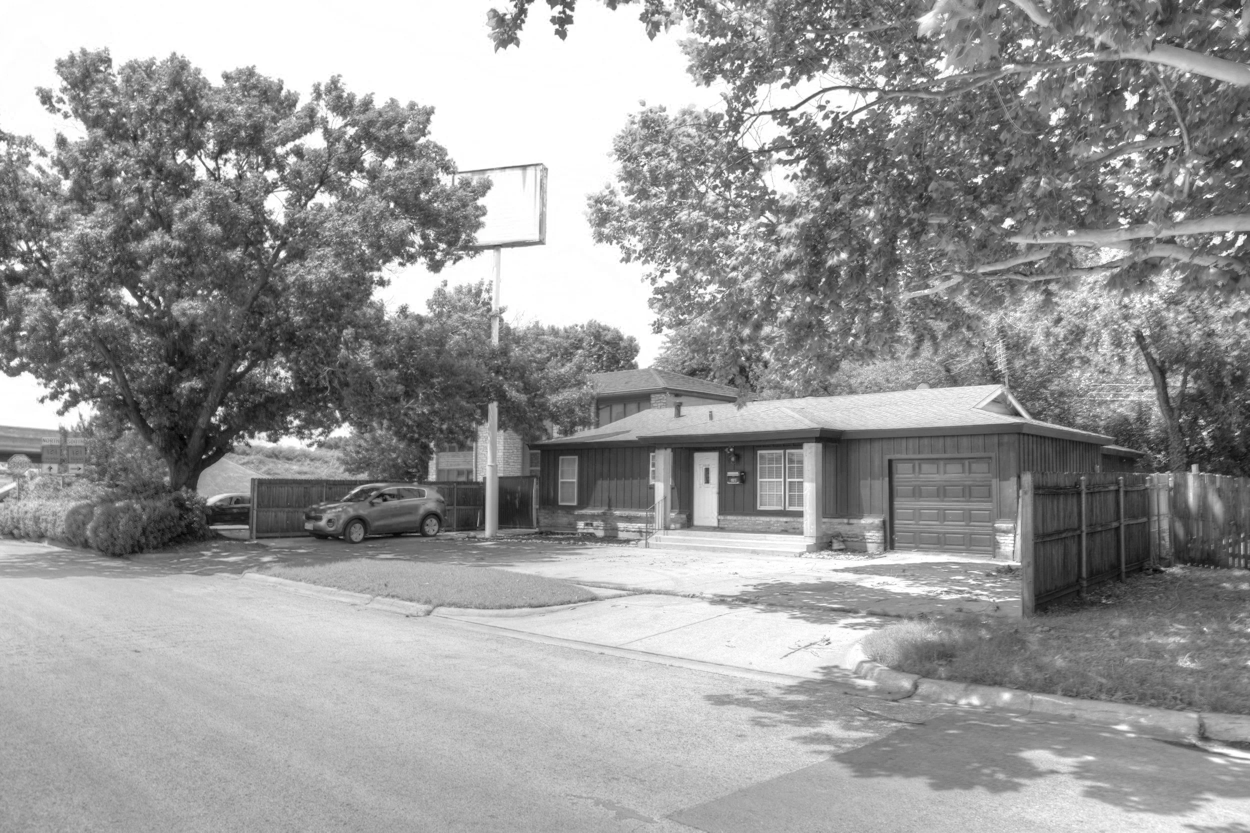 1925 Hickory Dr, Haltom City, TX 76117