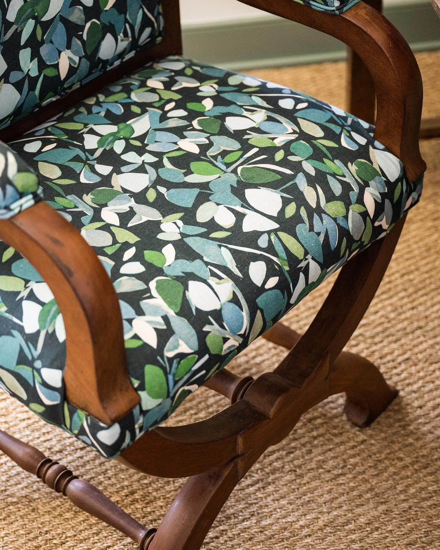 View of 23 Ways to Create a Vintage Aesthetic with Flea Market Finds