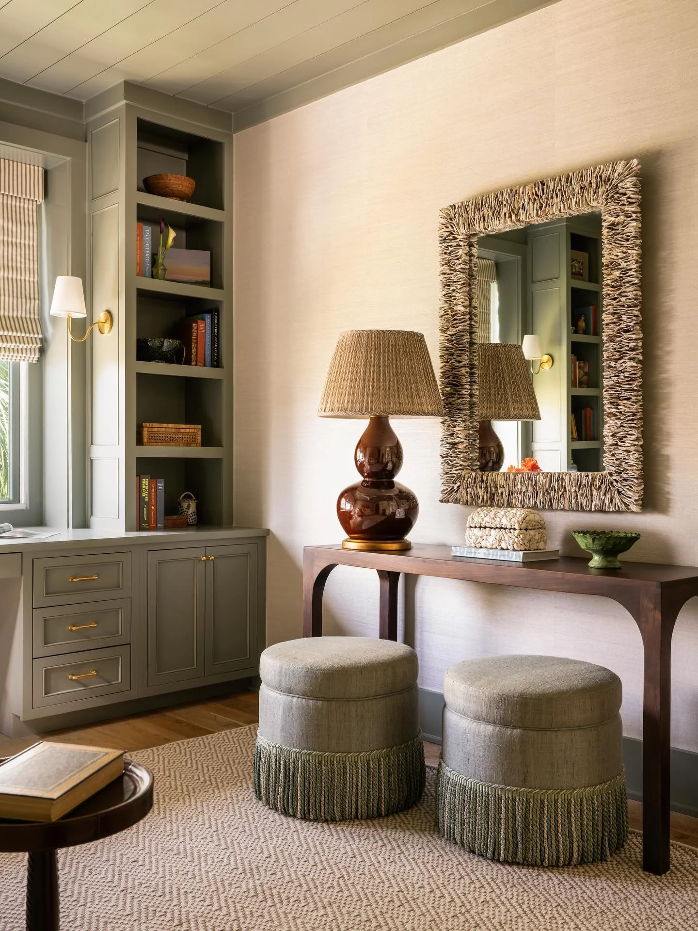 Can we take a pause for this shell mirror moment?...🐚✨ Where organic curves meet layered textures&mdash;soft walls, tactile finishes, we added a hint of coastal soul in this home office space. 
📷 @kcharlottephoto