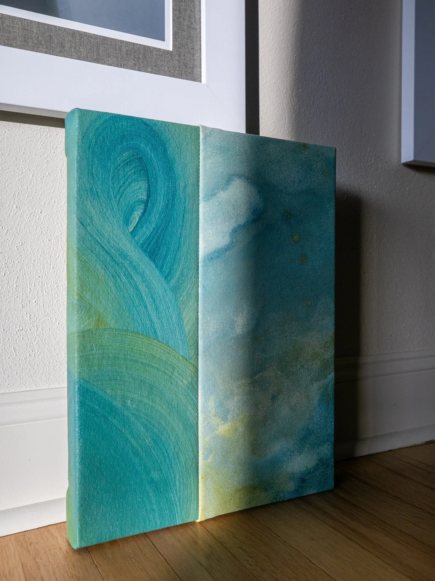 When the light hits just right. 

Lately, I&rsquo;ve been working on more smaller pieces. I use to think everything had to be big because scale = impact but am finding there is so much more to making a statement beyond size. This piece is 16x12 and i