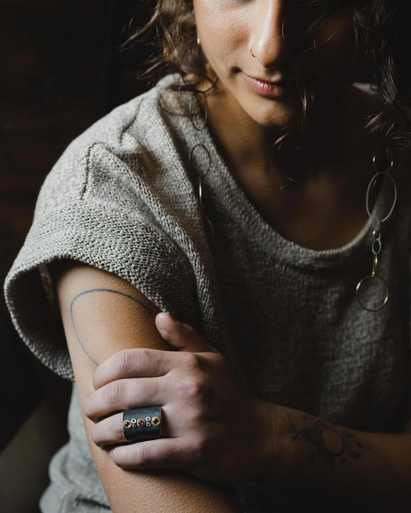 Pause&hellip;. For a beautiful quiet moment to be had. 
.
.
#original #studiojewelry 
#handfabricatedjewelry 
#soulstirring 
#carriearmstrongdesign 
#bigsurgoldsmiths