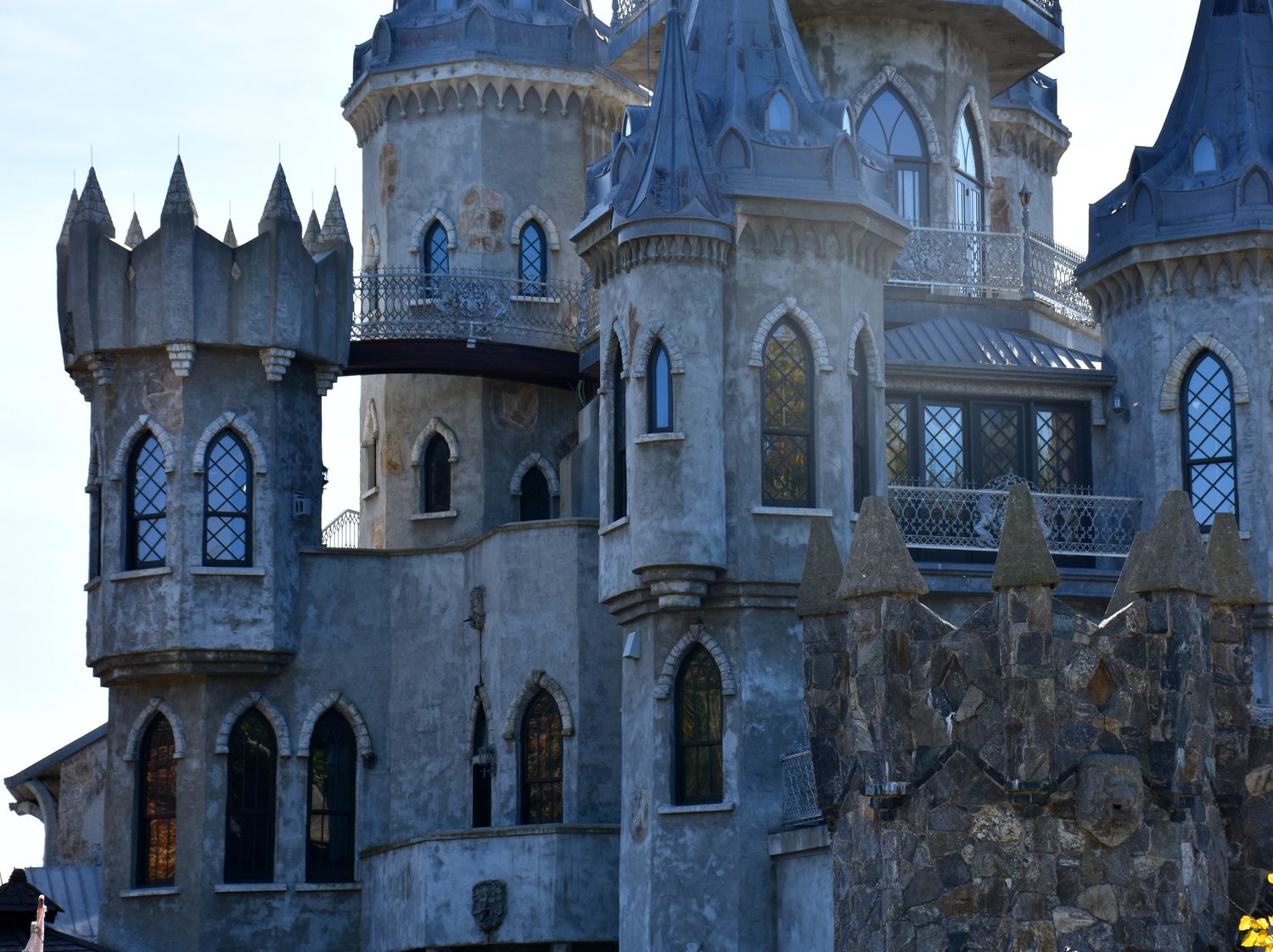 about-chris-mark-castle