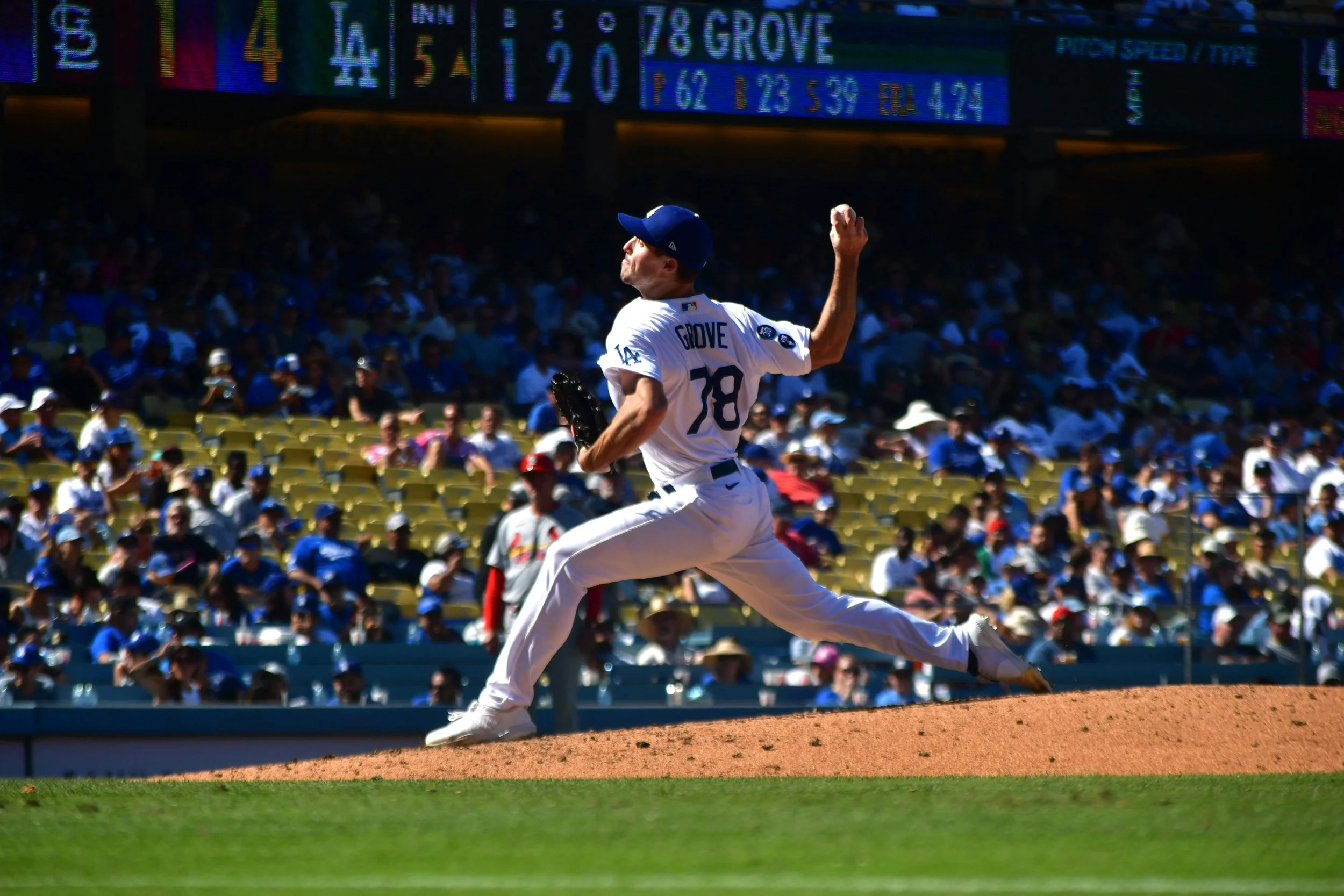 Michael Grove gets his first win of the season after Dodgers beat the Cardinals 4-1