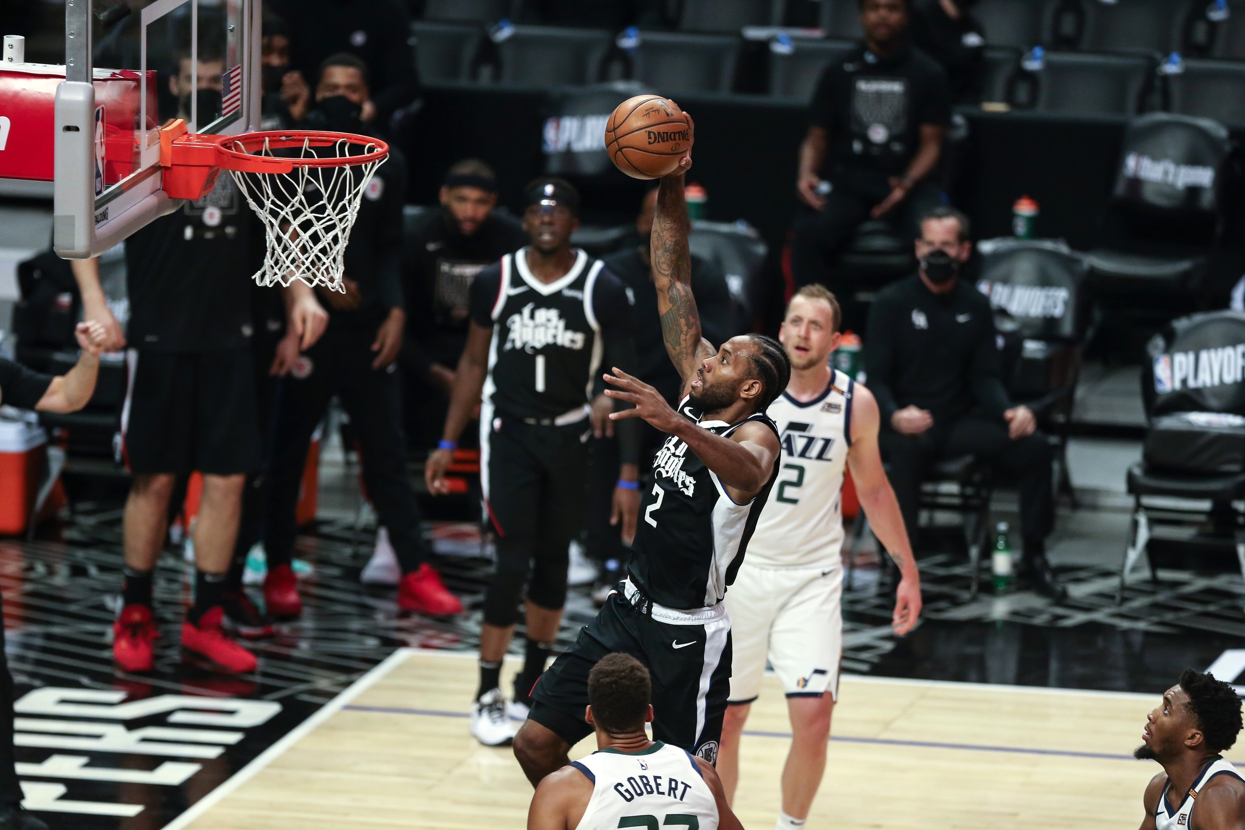 Clippers bounce back in Game 3 to beat the Jazz 132-106 at the Staple Center