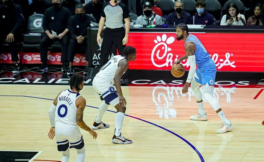 The Clippers win seven straight games after beating the Timberwolves 129-102