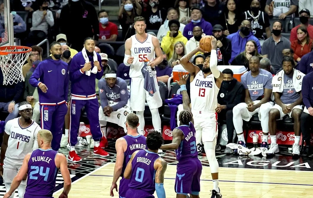 The Clippers keep their winning streak going with a win over Charlotte