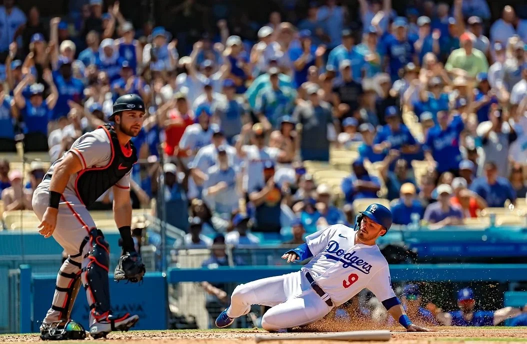 Dodgers beat the Giants 7-4 to sweep the series