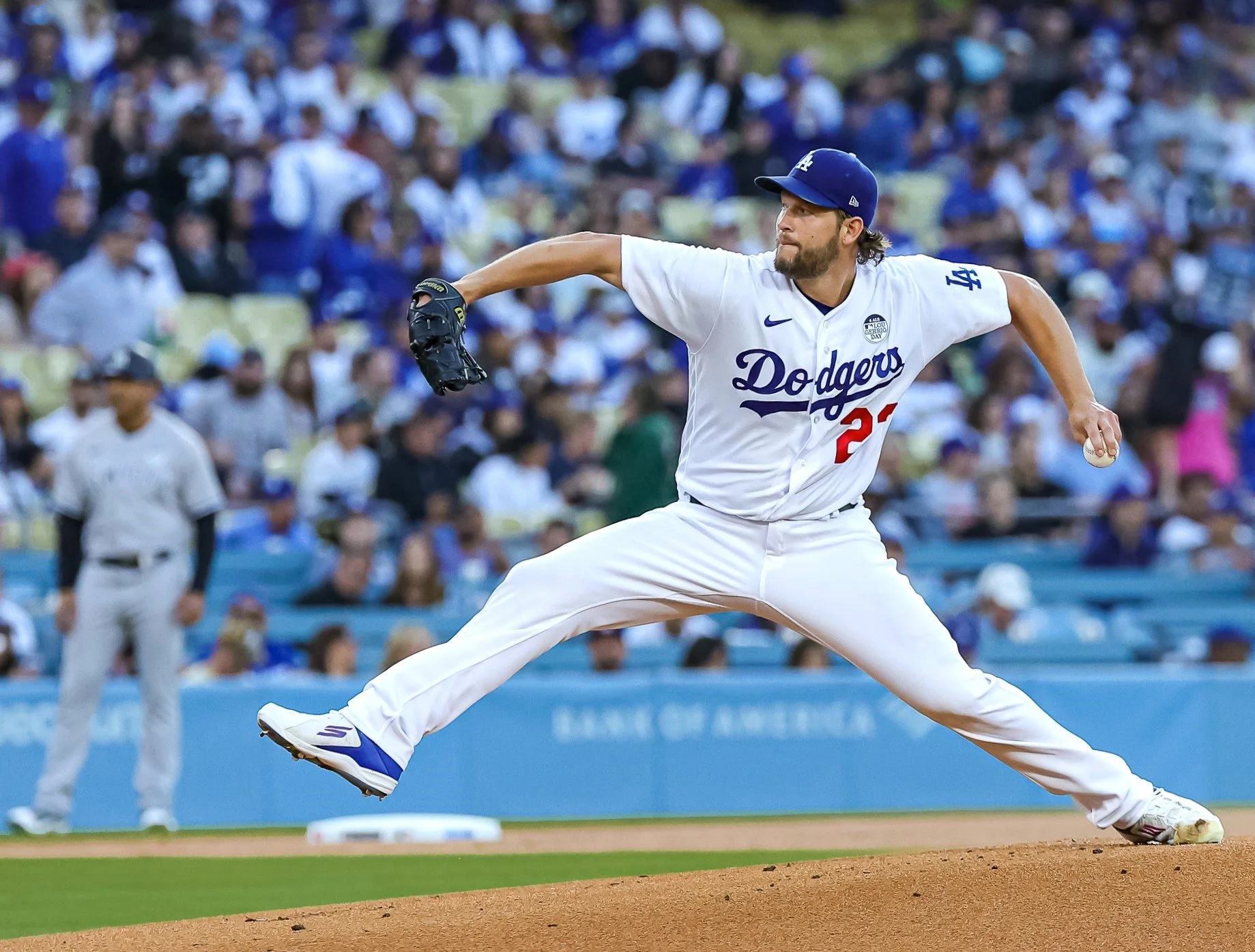  Kershaw’pitching and Betts’ two home runs help Dodgers beat the Yankees 8-4