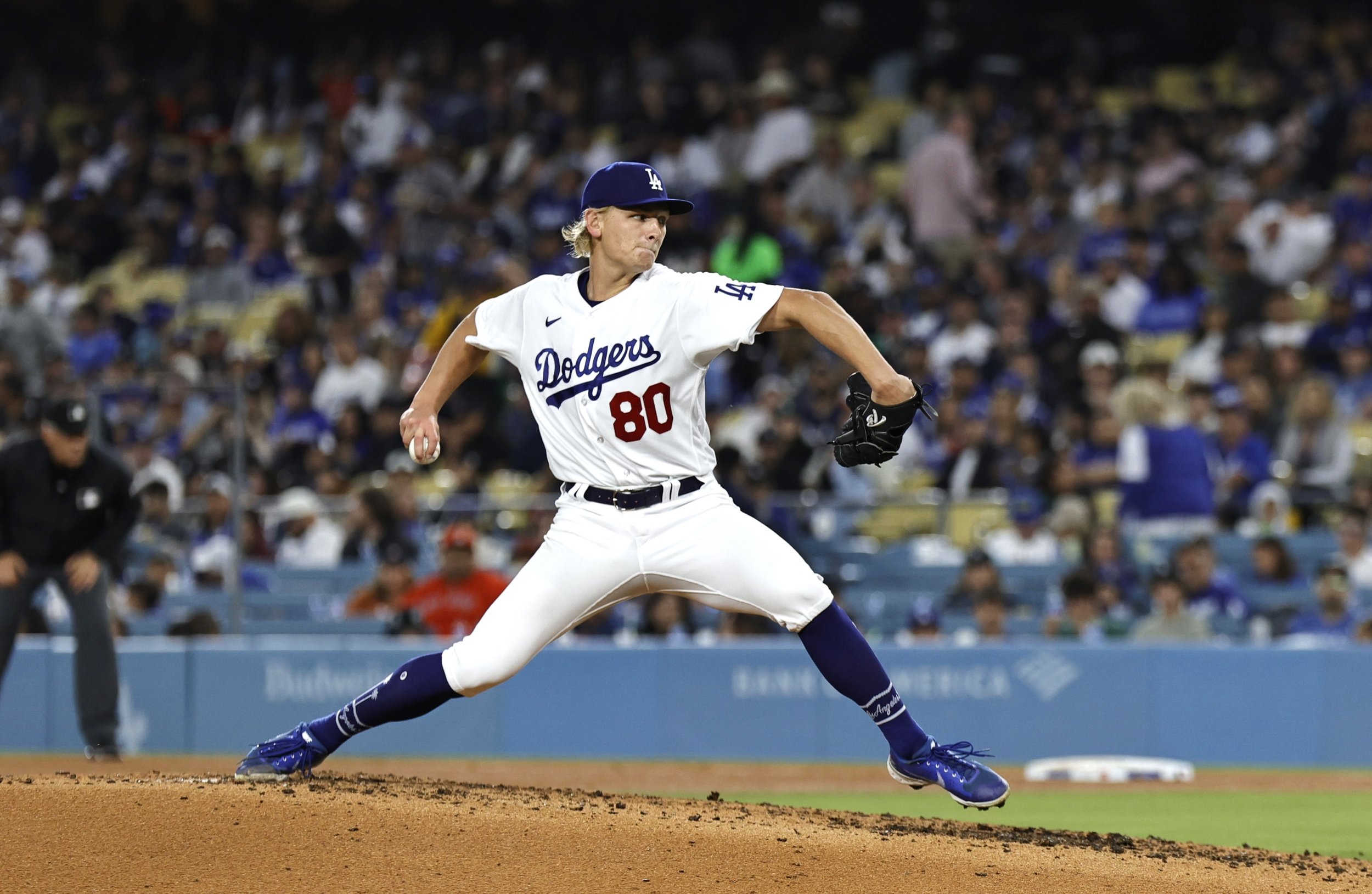 Emmet Sheehan holds on to beat the Astros 3-2 to pick up his first win in MLB