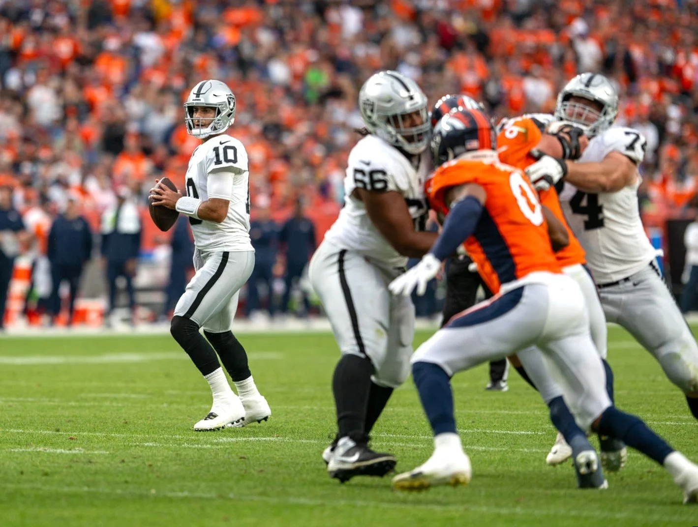 “Jimmy G’’ and Raiders knock off the Broncos on the road 17-16
