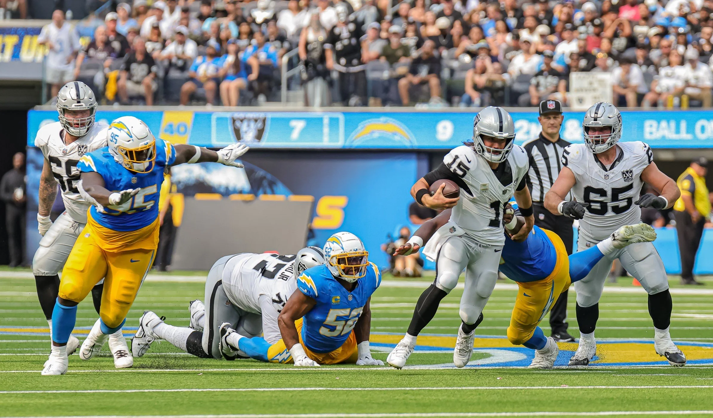 The Raiders fall to the Chargers 22-10 on the road