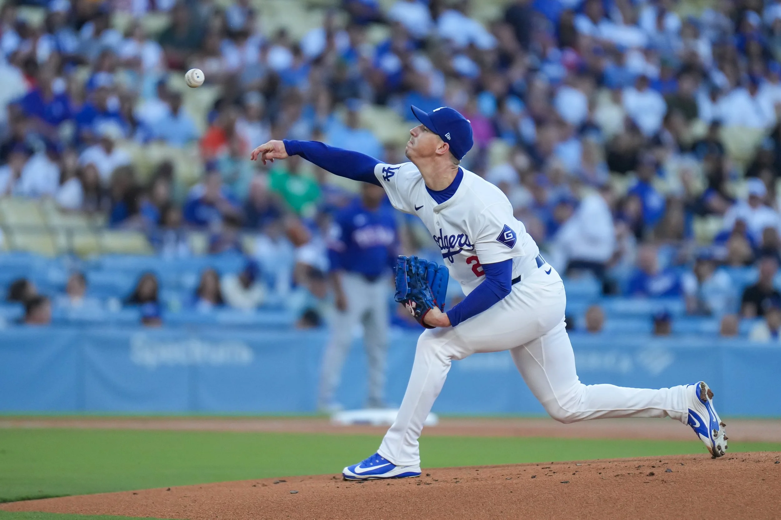 Padres hold off Dodgers 6-5 in wild high scoring affair
