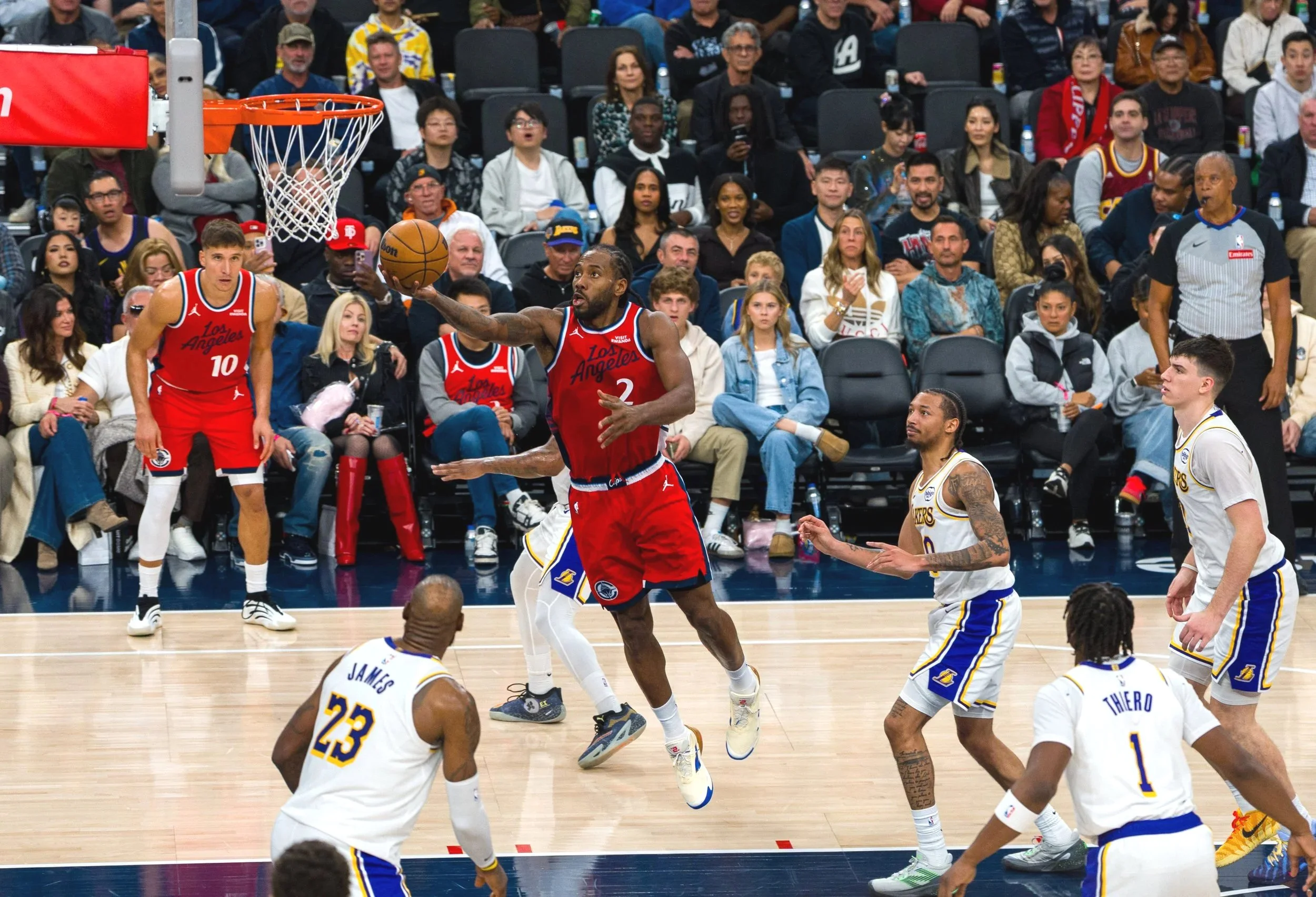 The Clippers defeat the Lakers 103-88 and snap a five-game losing skid